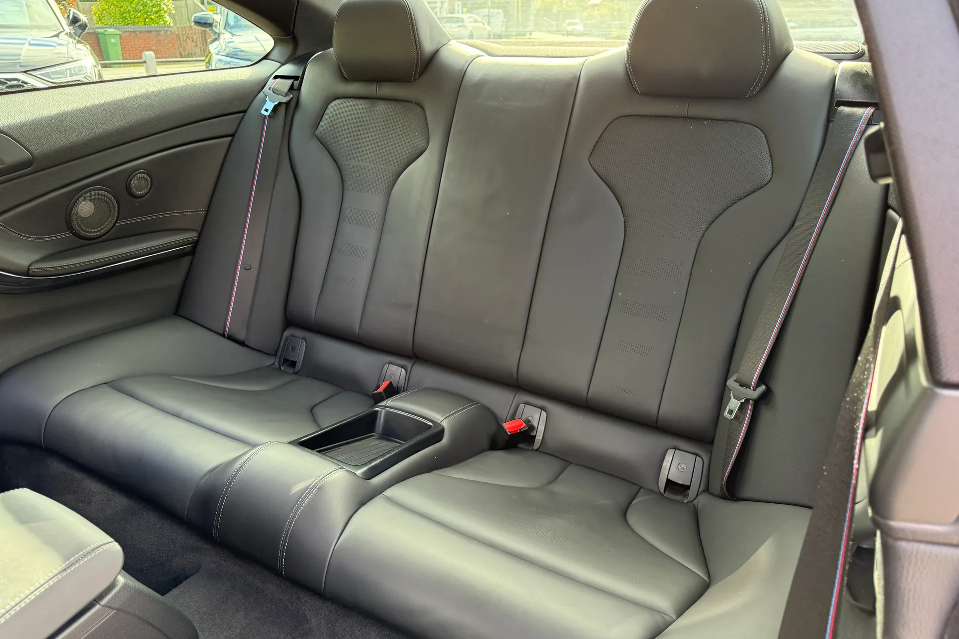 BMW M4 thumbnail image number 41