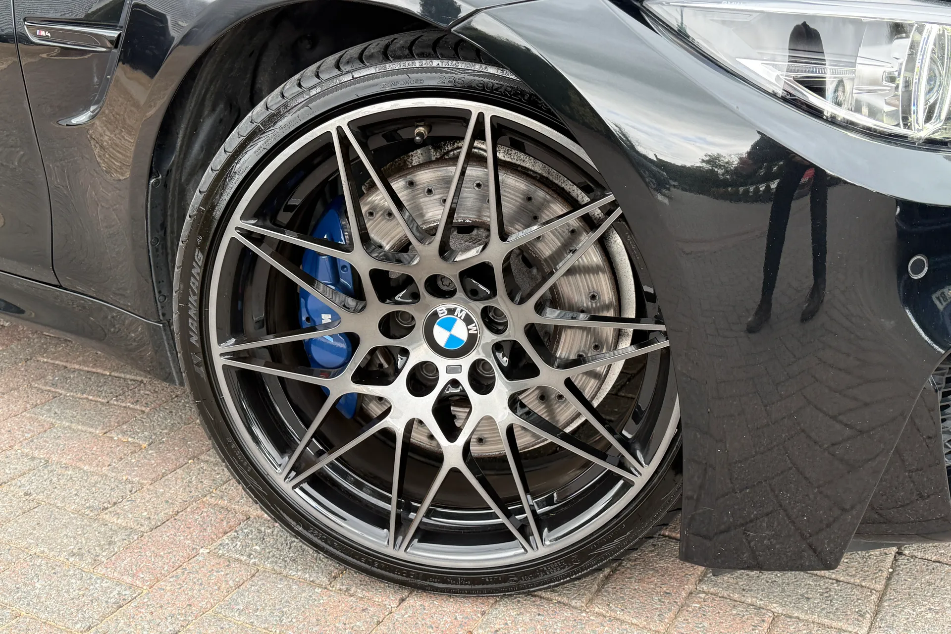 BMW M4 thumbnail image number 9