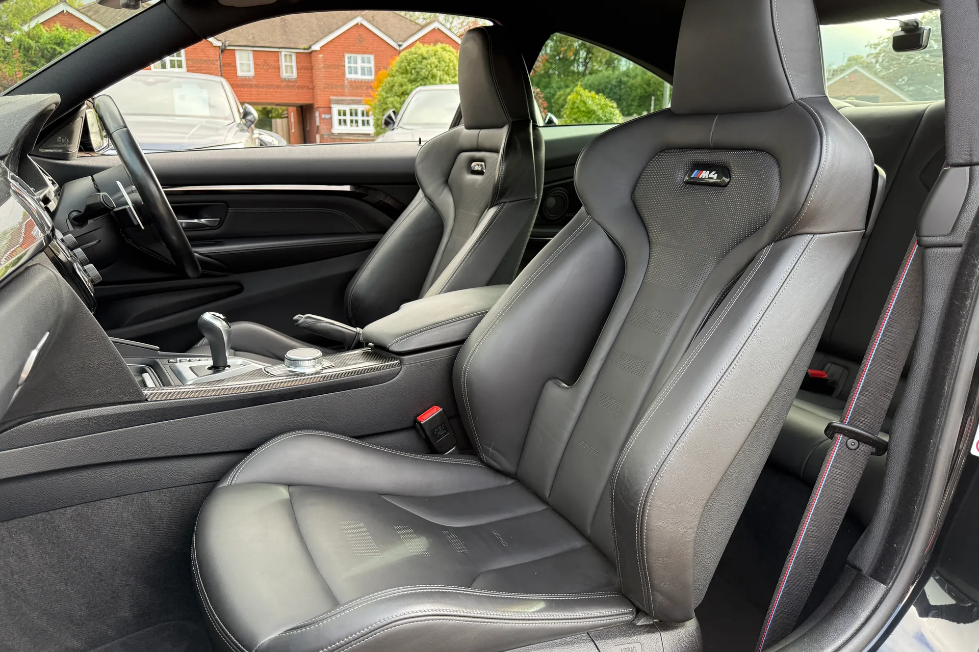 BMW M4 thumbnail image number 29