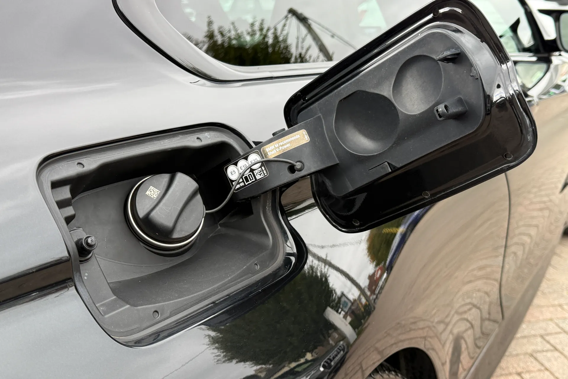 BMW M4 thumbnail image number 48