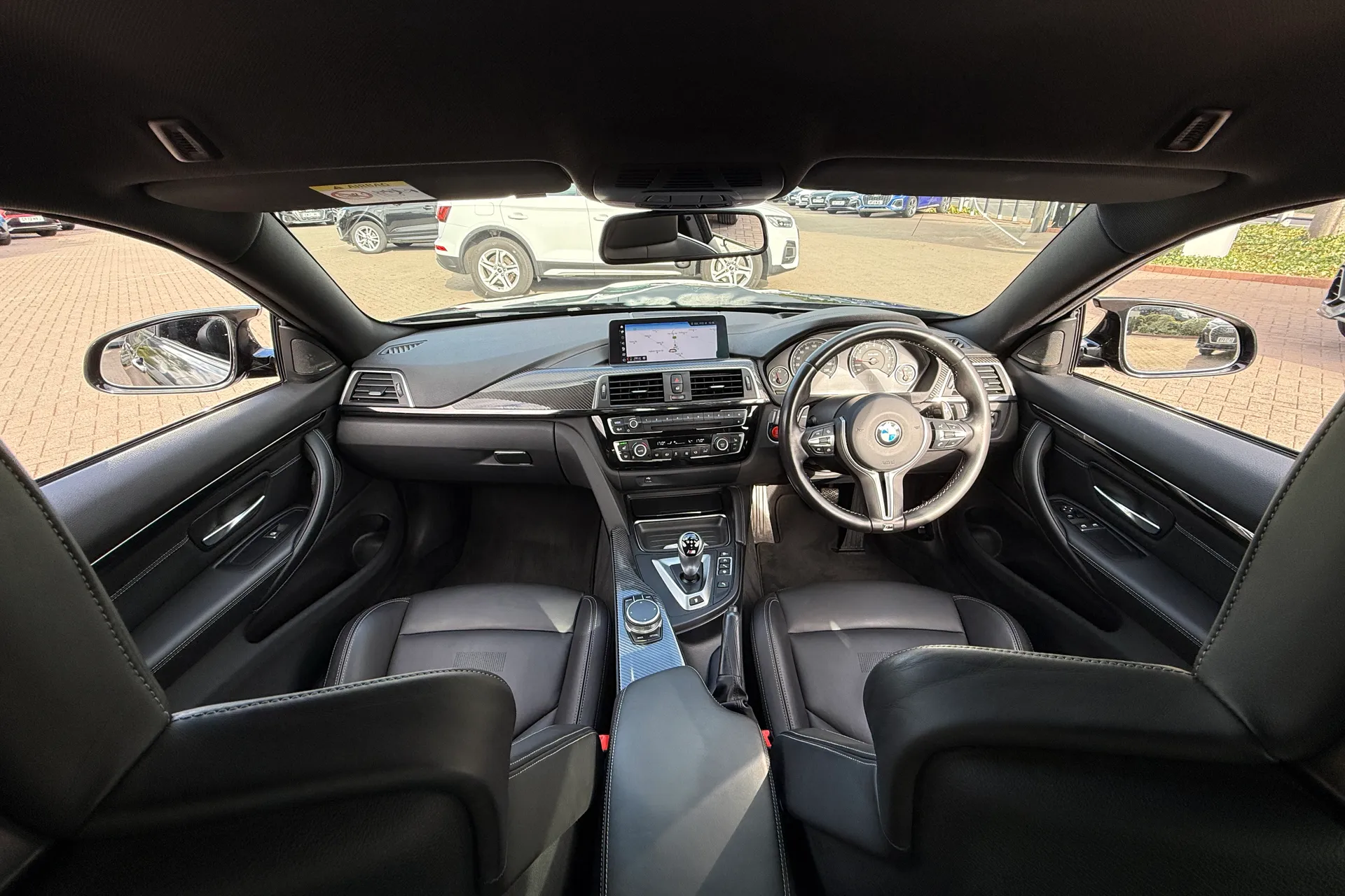 BMW M4 thumbnail image number 3