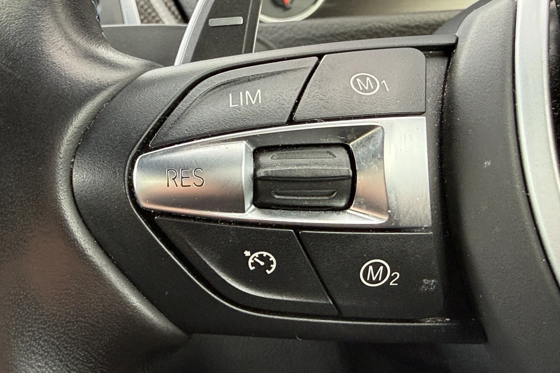 BMW M4 thumbnail image number 20