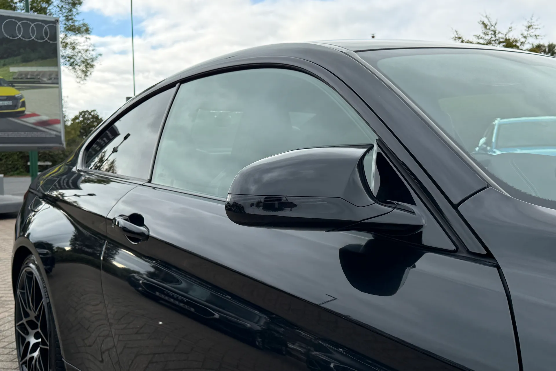 BMW M4 thumbnail image number 45