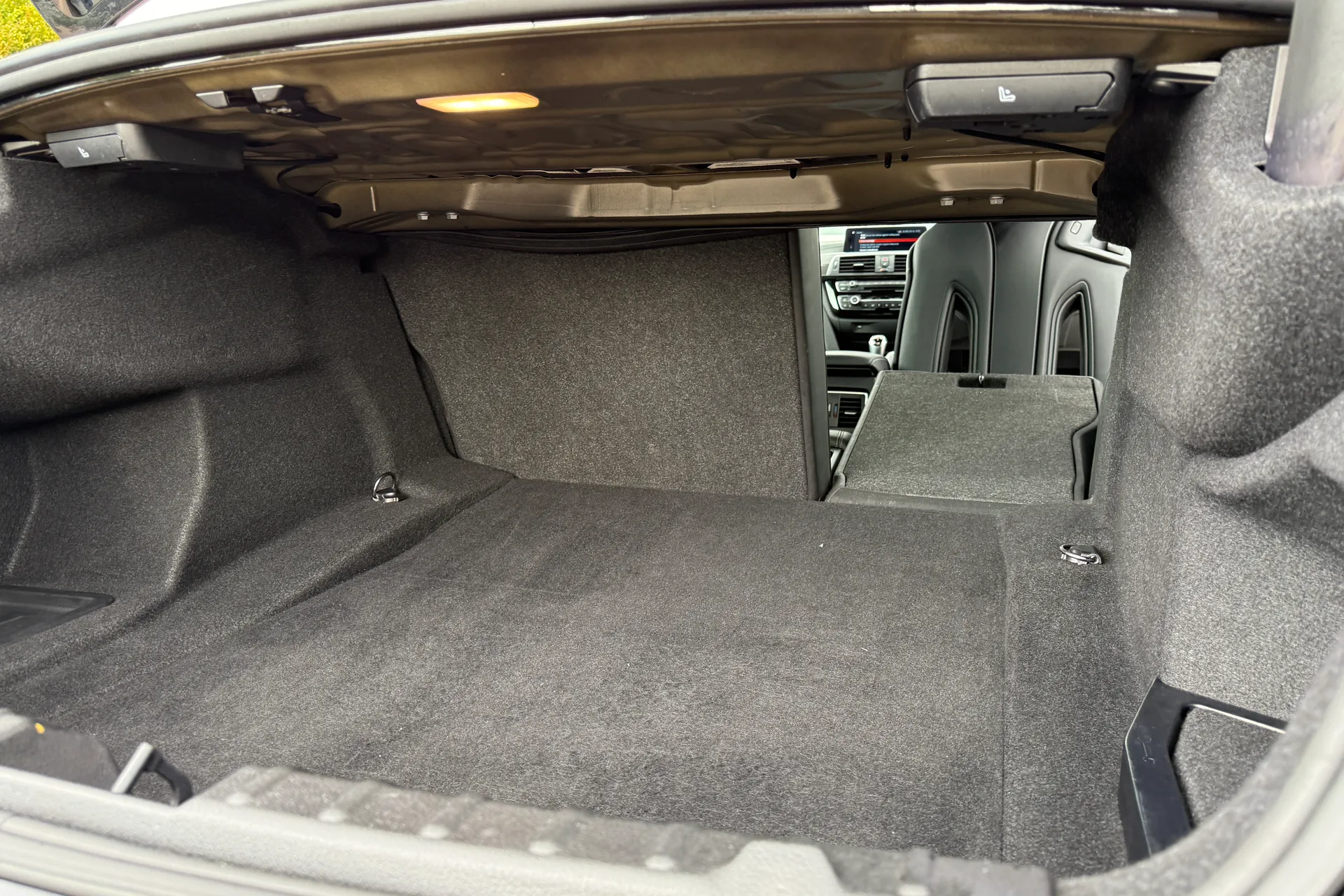 BMW M4 thumbnail image number 34