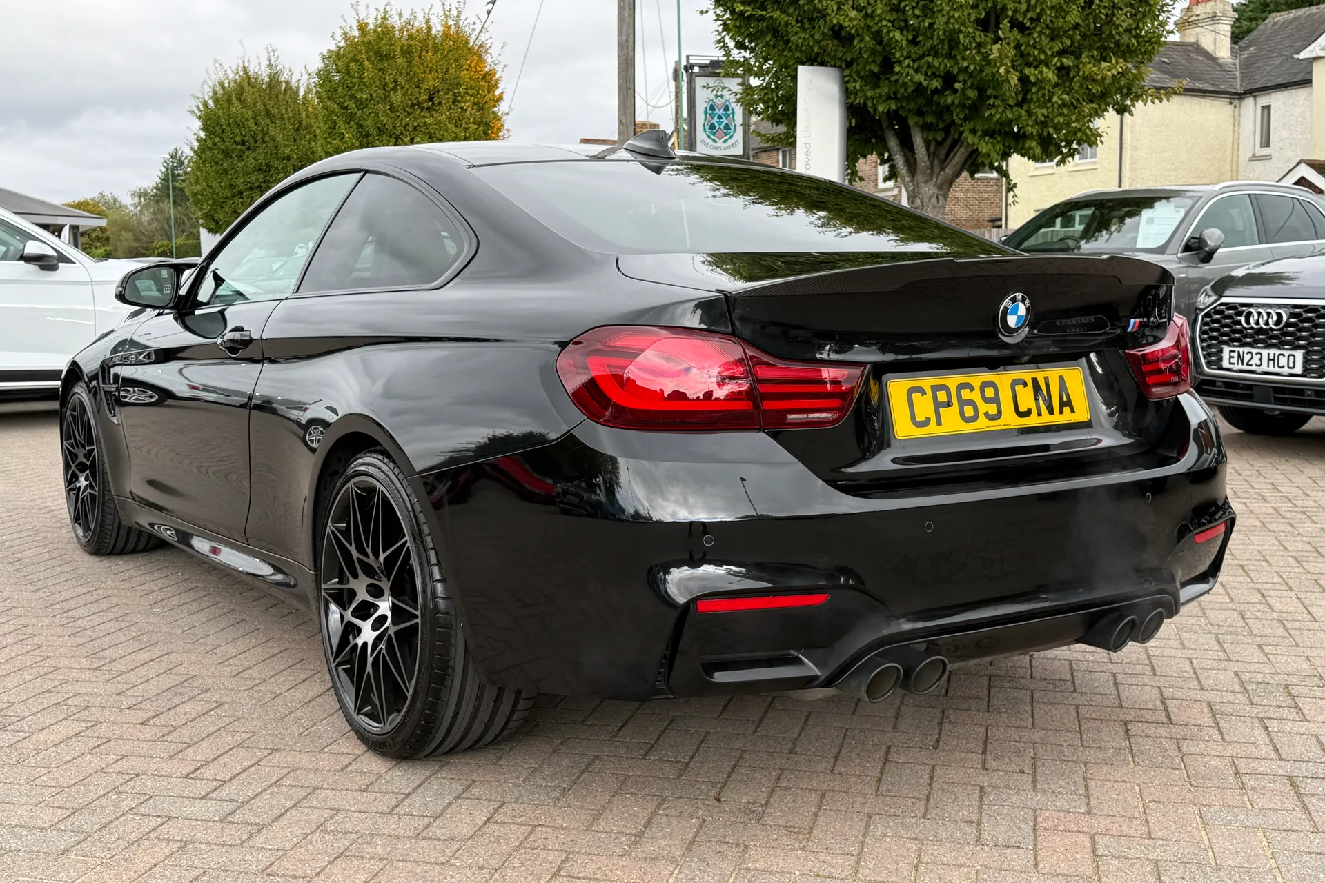 BMW M4 thumbnail image number 32
