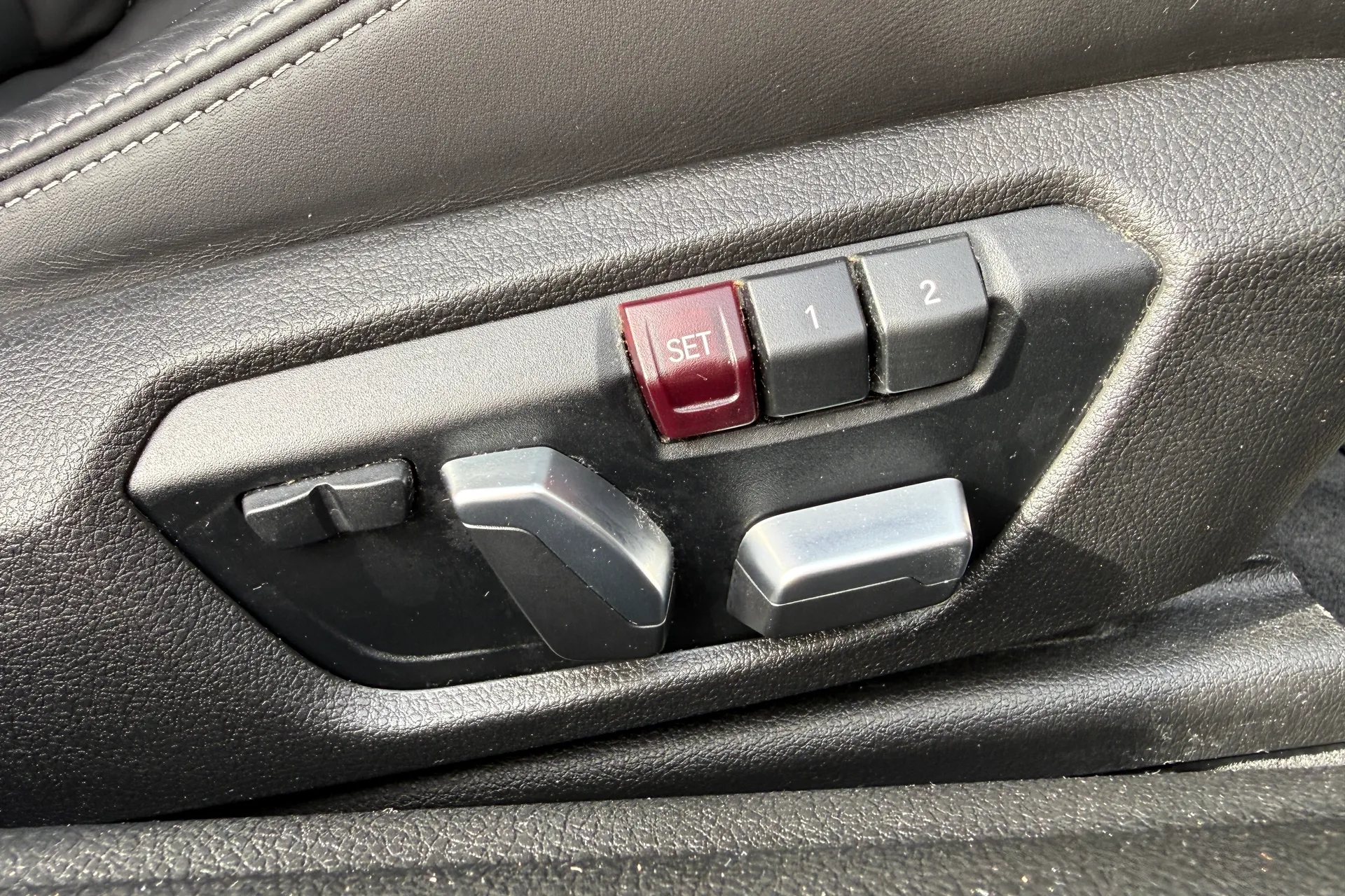 BMW M4 thumbnail image number 17