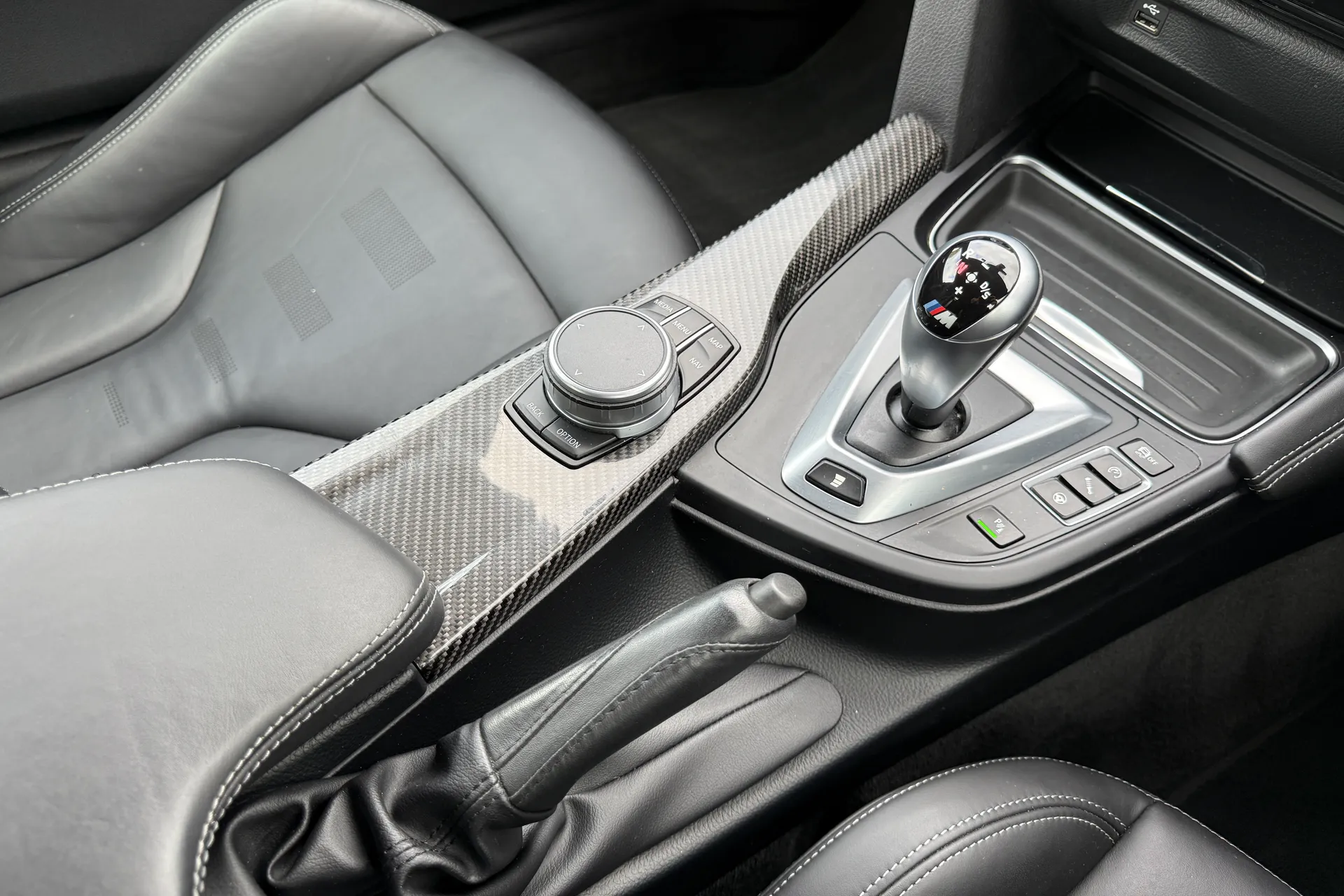 BMW M4 thumbnail image number 38