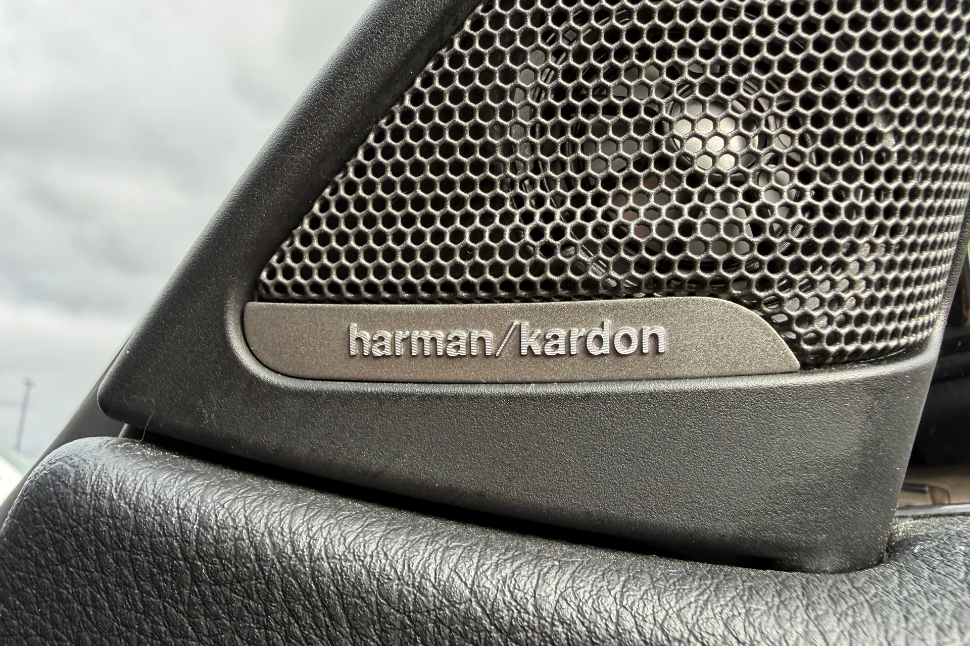 BMW M4 thumbnail image number 16