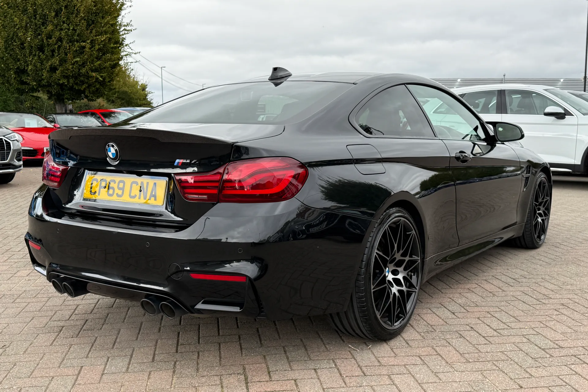 BMW M4 thumbnail image number 31