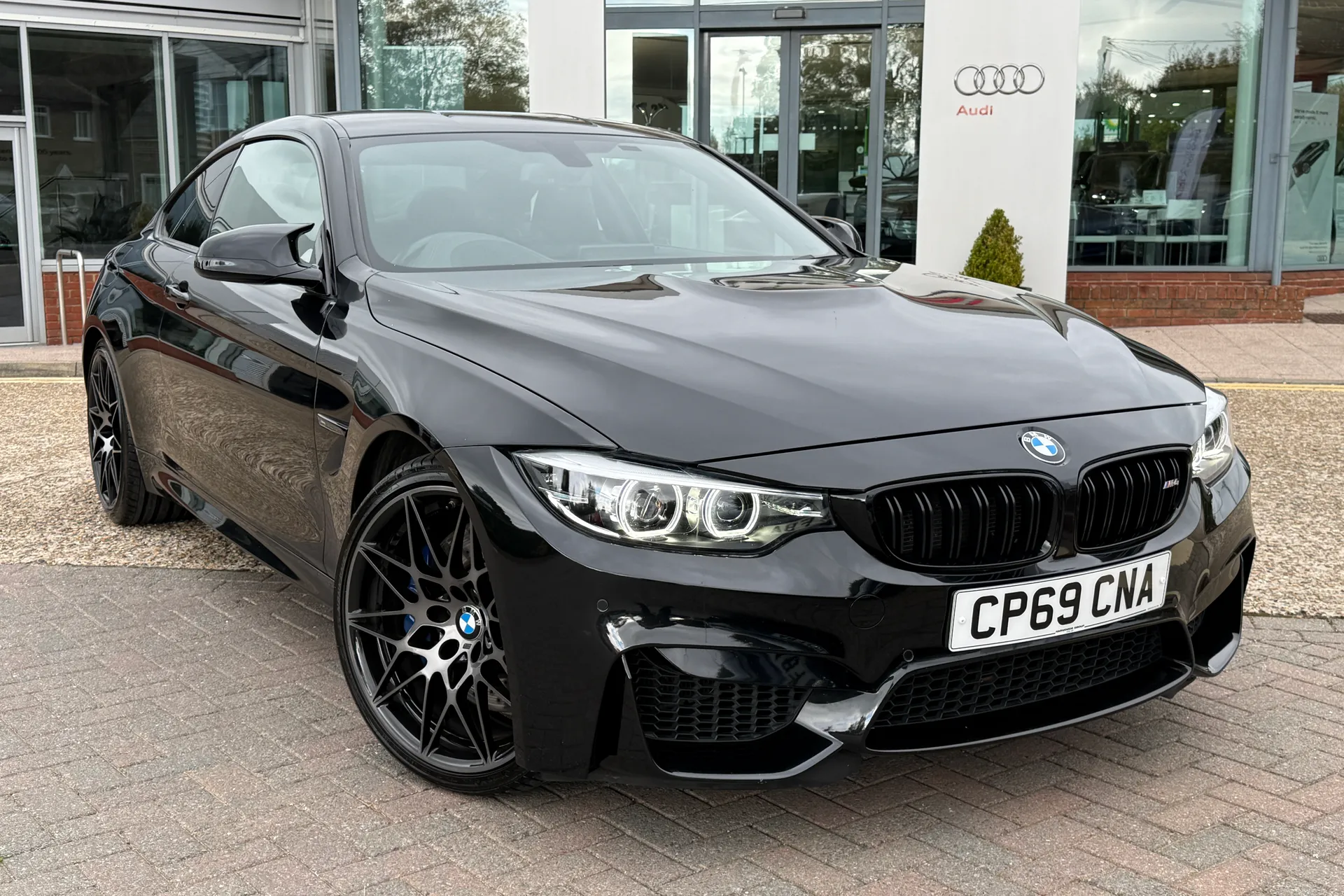 BMW M4 thumbnail image number 23