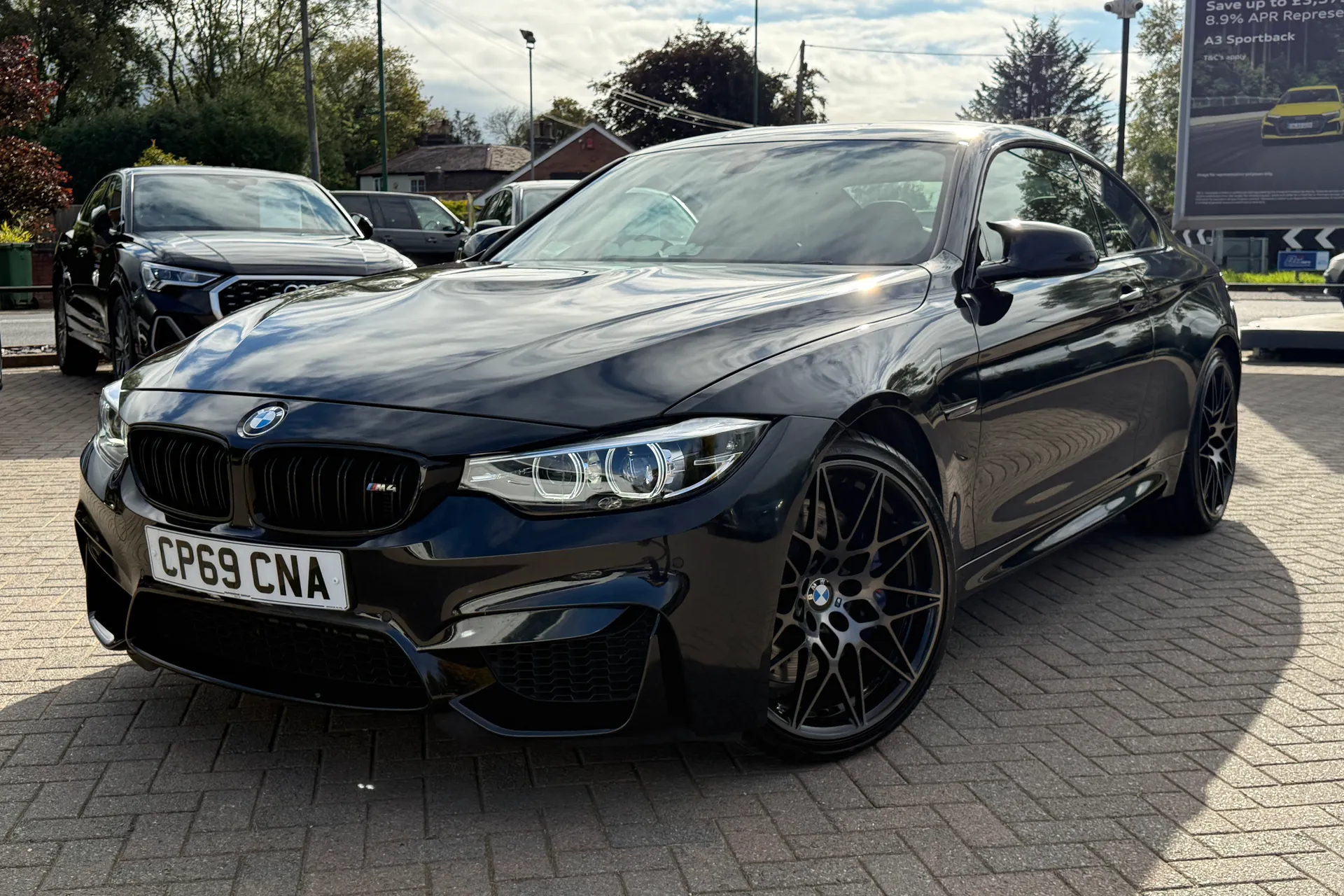 BMW M4 thumbnail image number 25