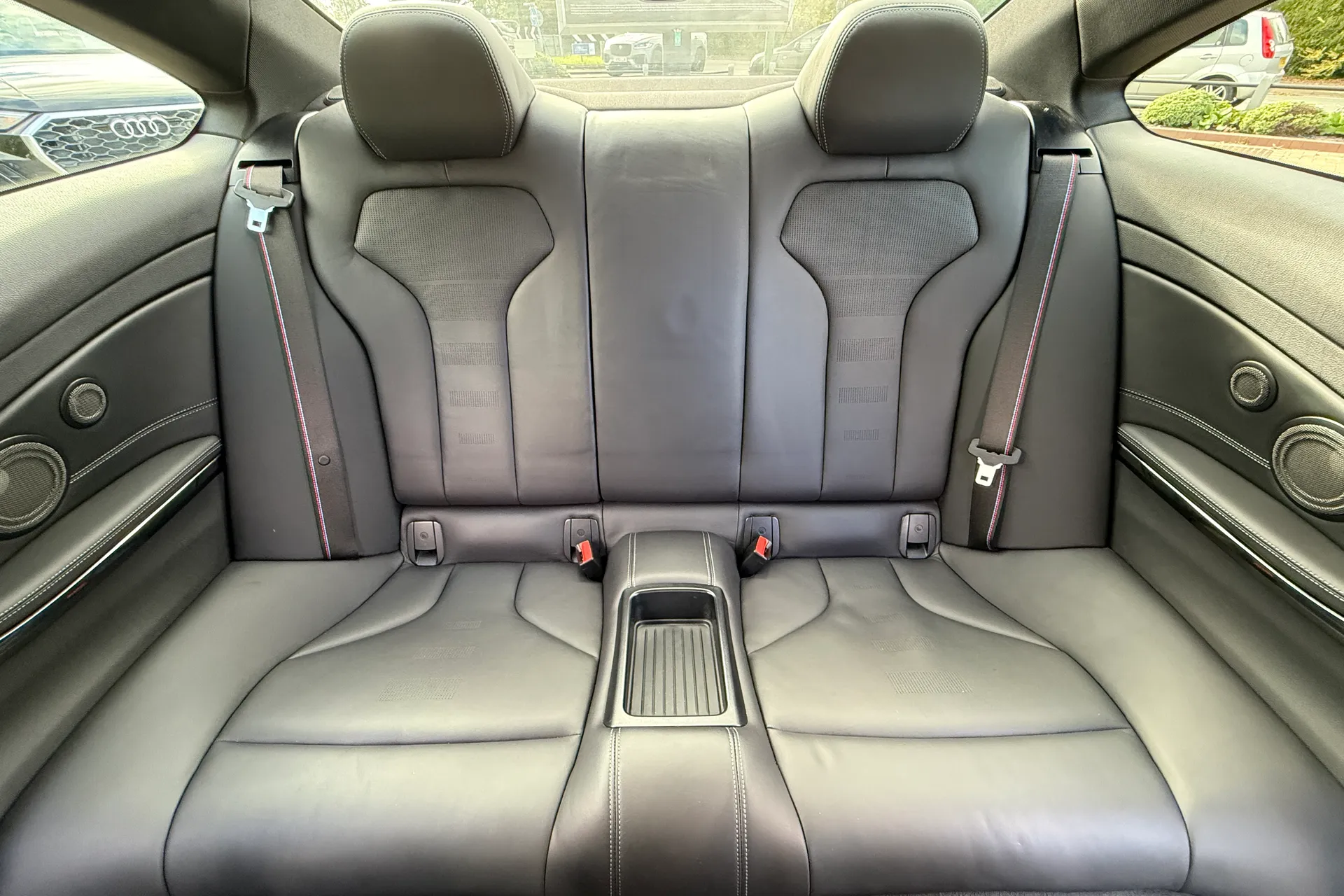 BMW M4 thumbnail image number 36