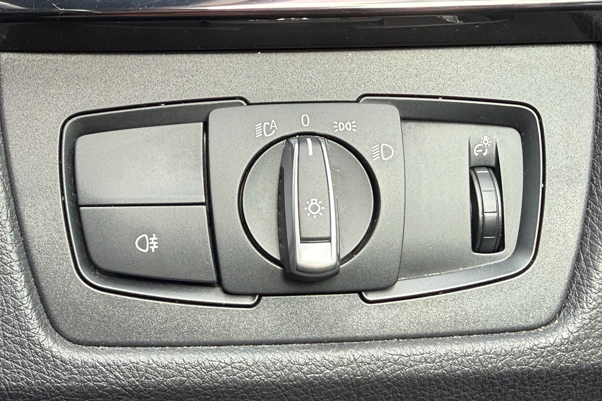 BMW M4 thumbnail image number 22