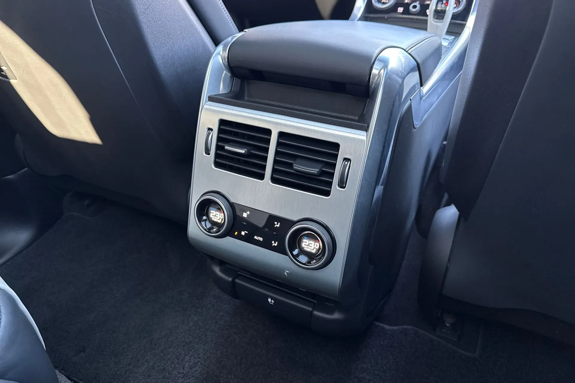 LAND ROVER RANGE ROVER SPORT thumbnail image number 61