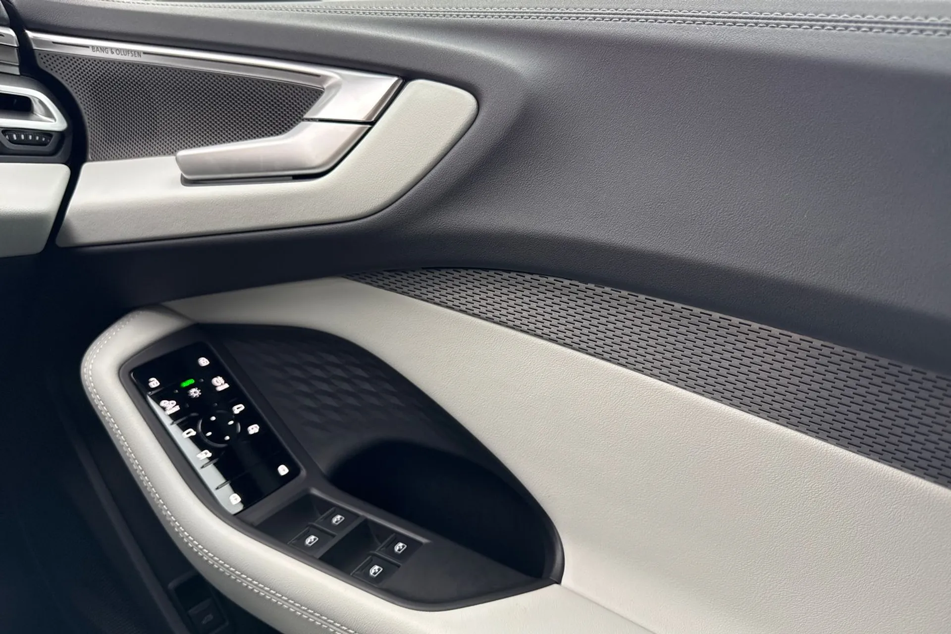 Audi A5 thumbnail image number 45