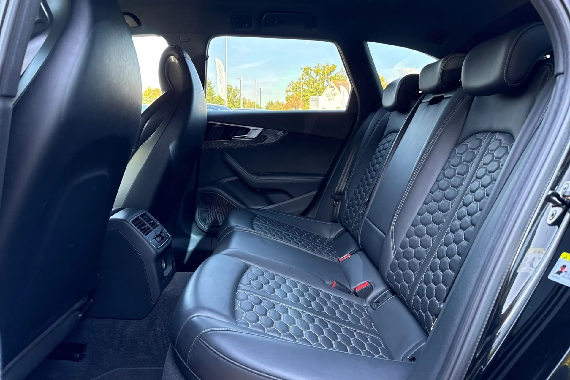 Audi RS4 thumbnail image number 20