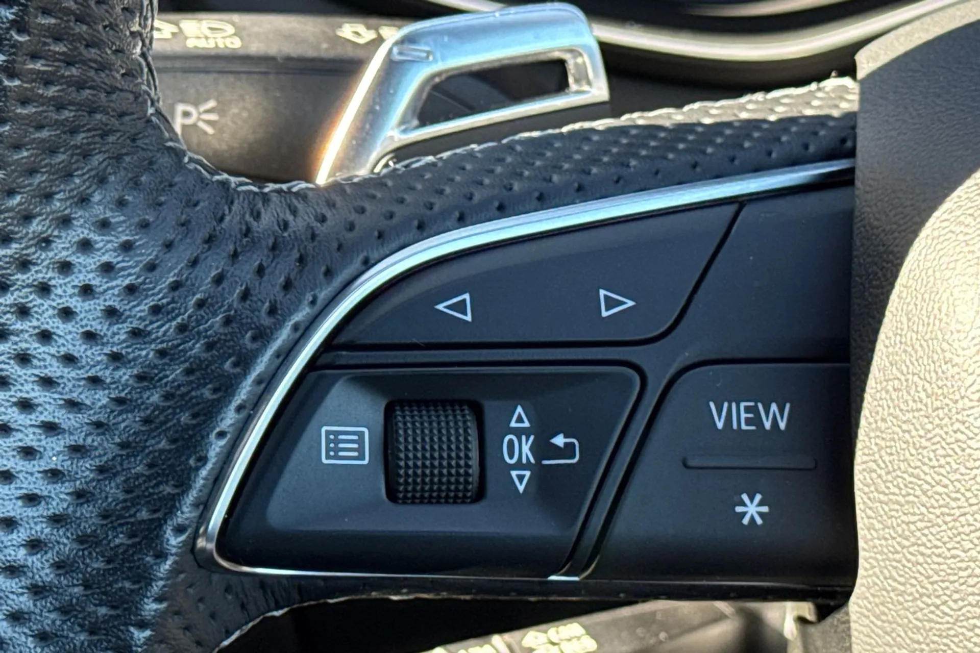 Audi RS4 thumbnail image number 45