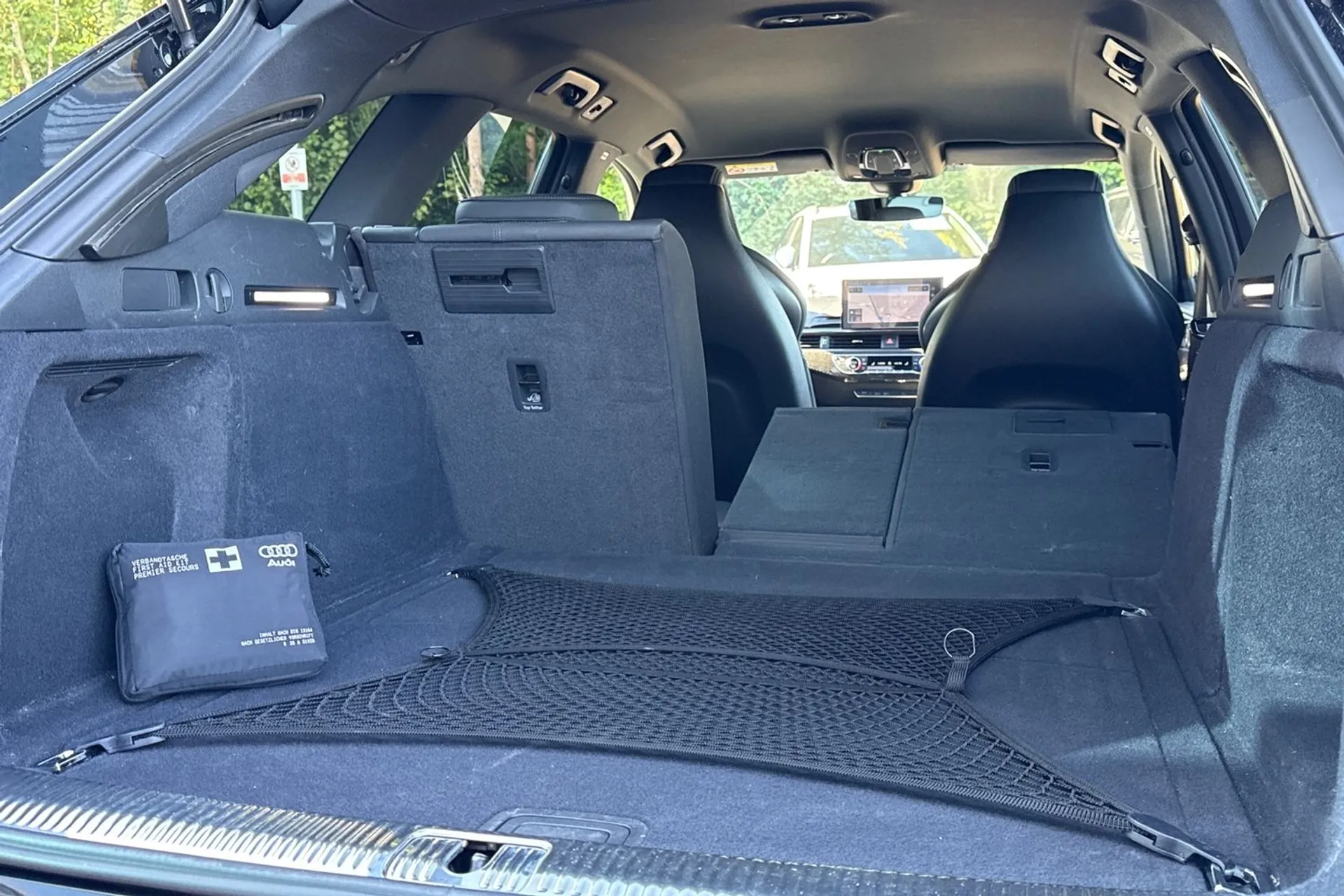 Audi RS4 thumbnail image number 35