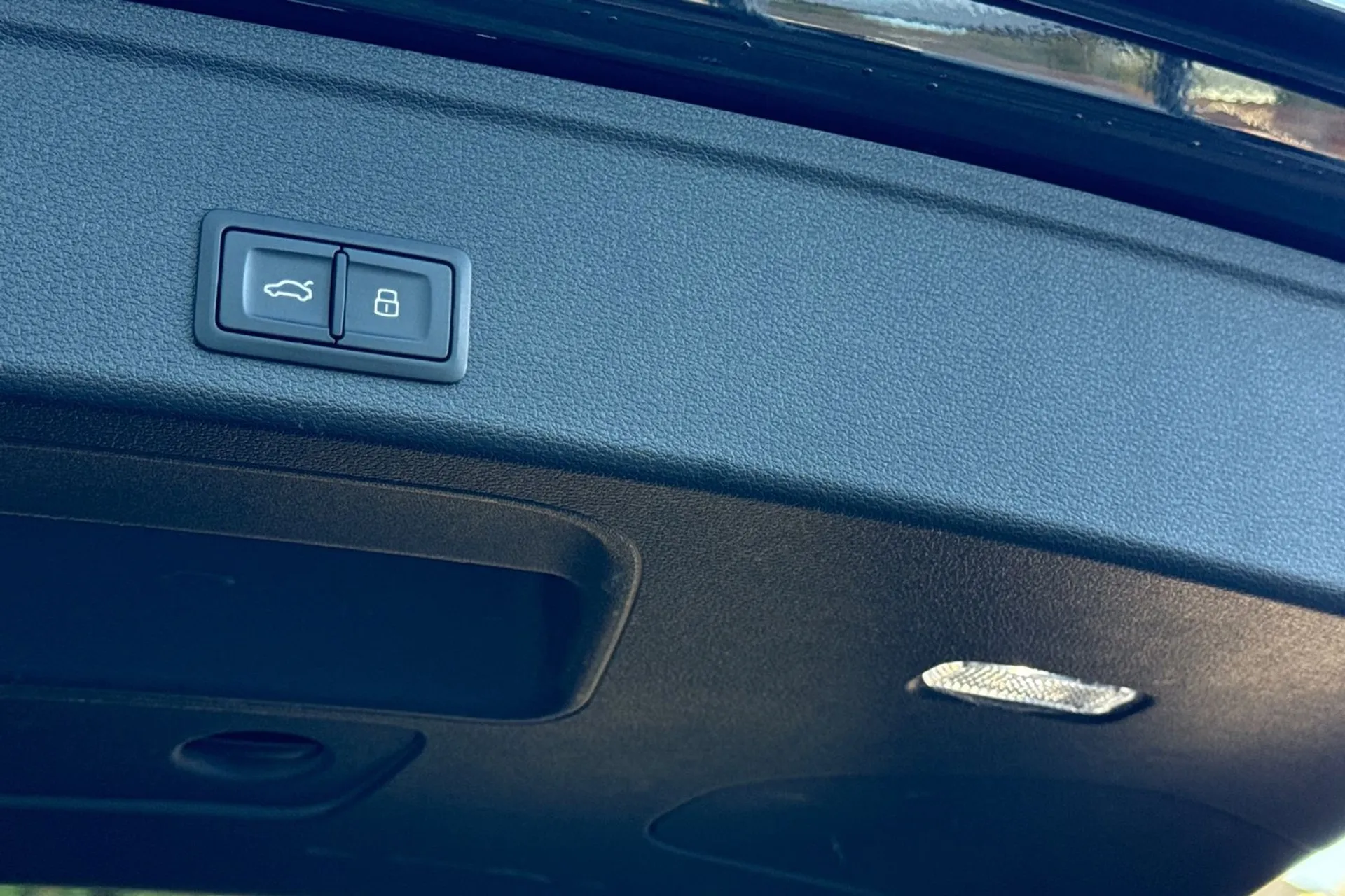 Audi RS4 thumbnail image number 34