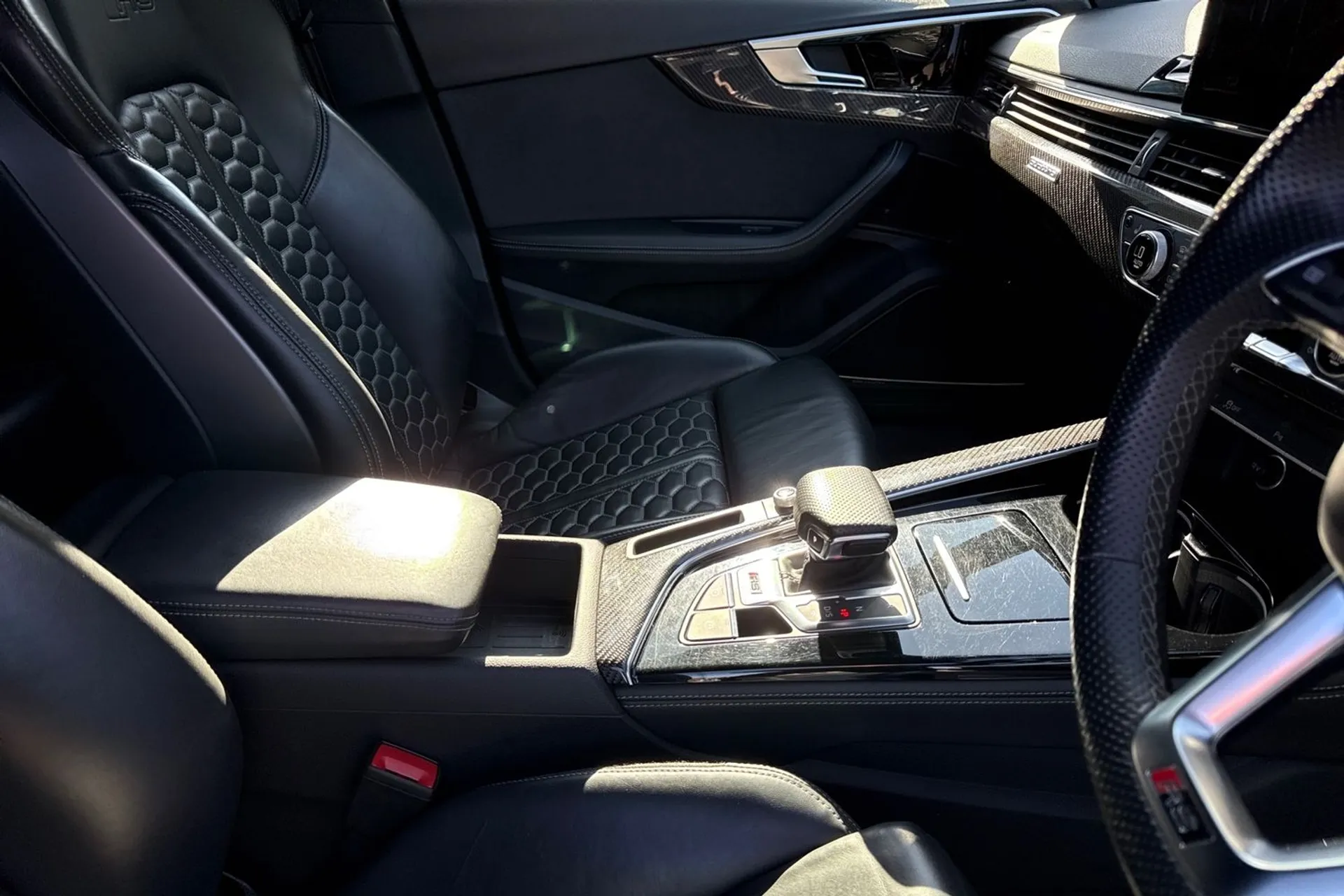 Audi RS4 thumbnail image number 49