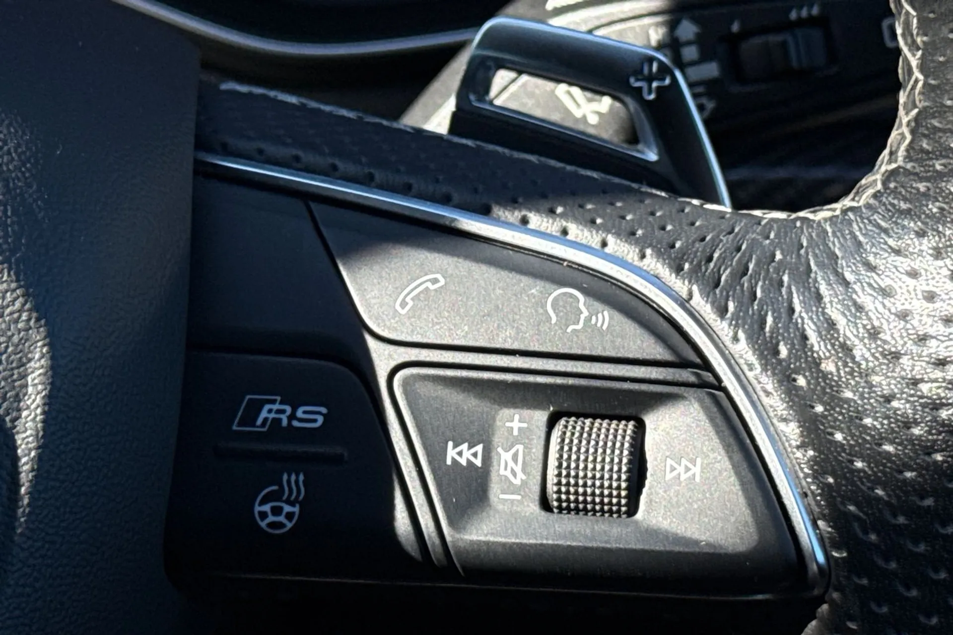 Audi RS4 thumbnail image number 46