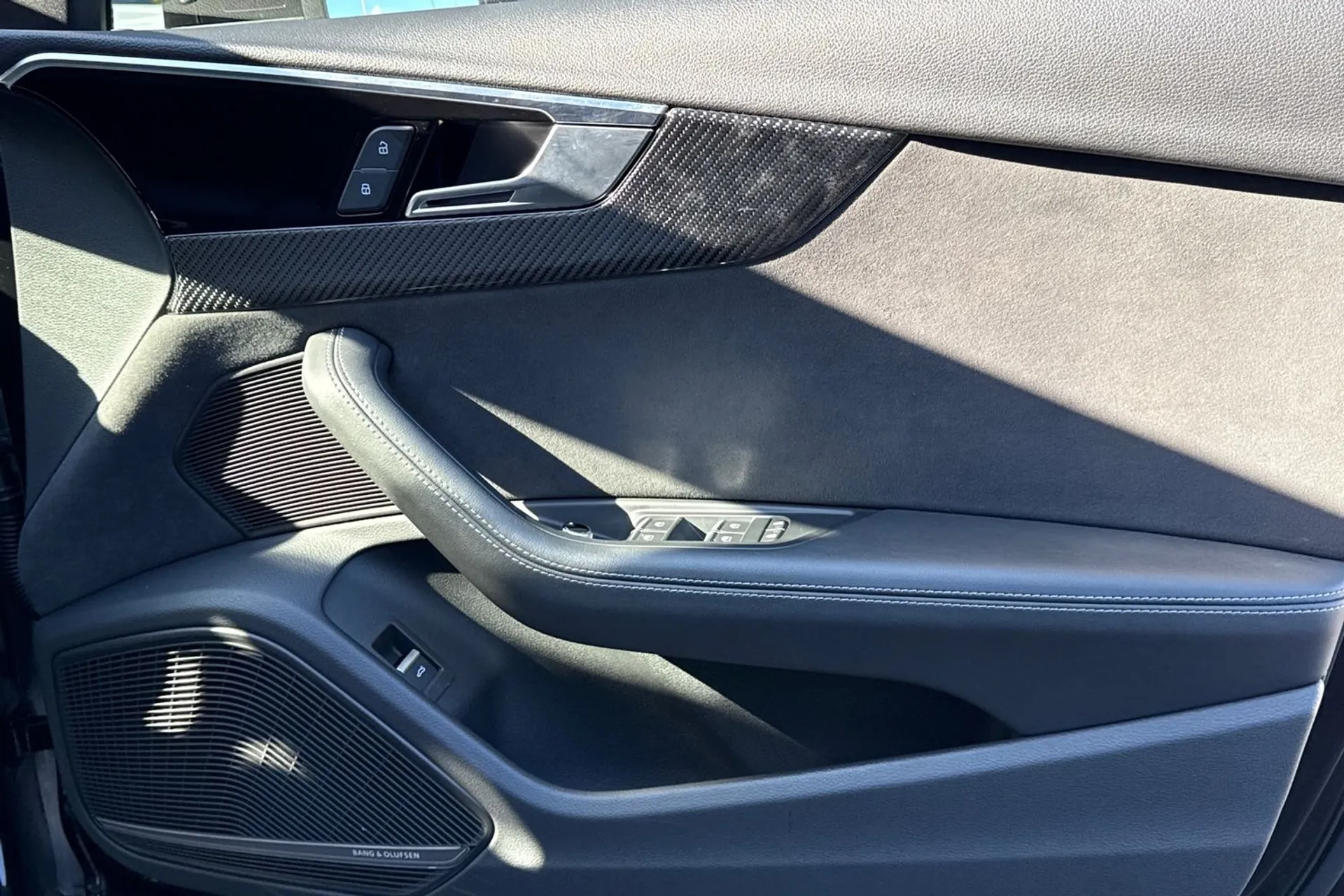 Audi RS4 thumbnail image number 47