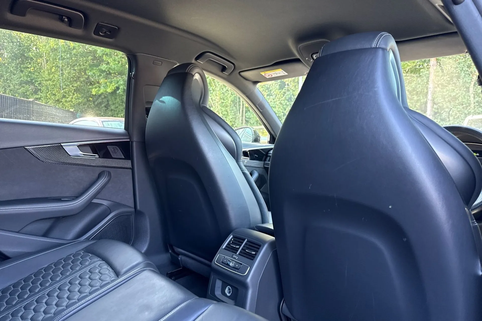 Audi RS4 thumbnail image number 10