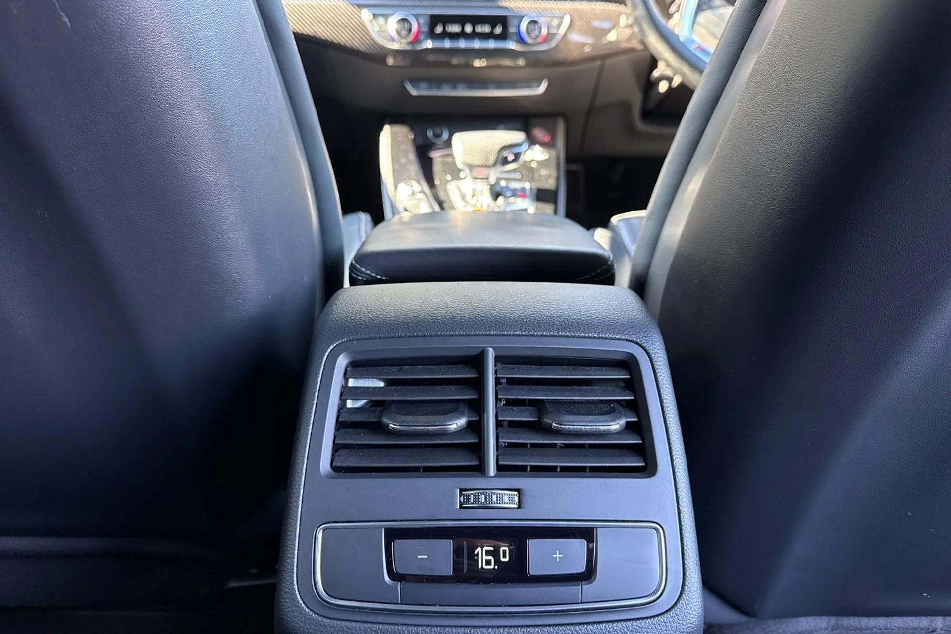 Audi RS4 thumbnail image number 27