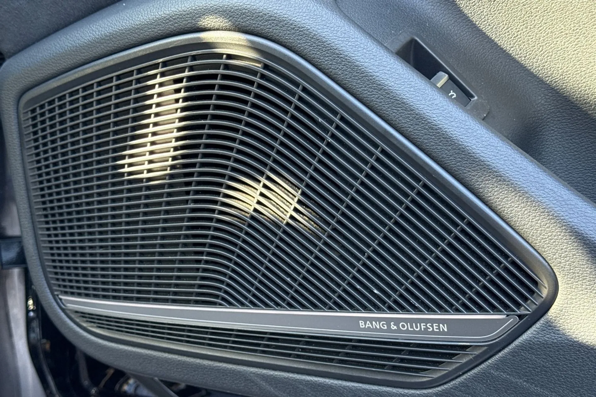 Audi RS4 thumbnail image number 48