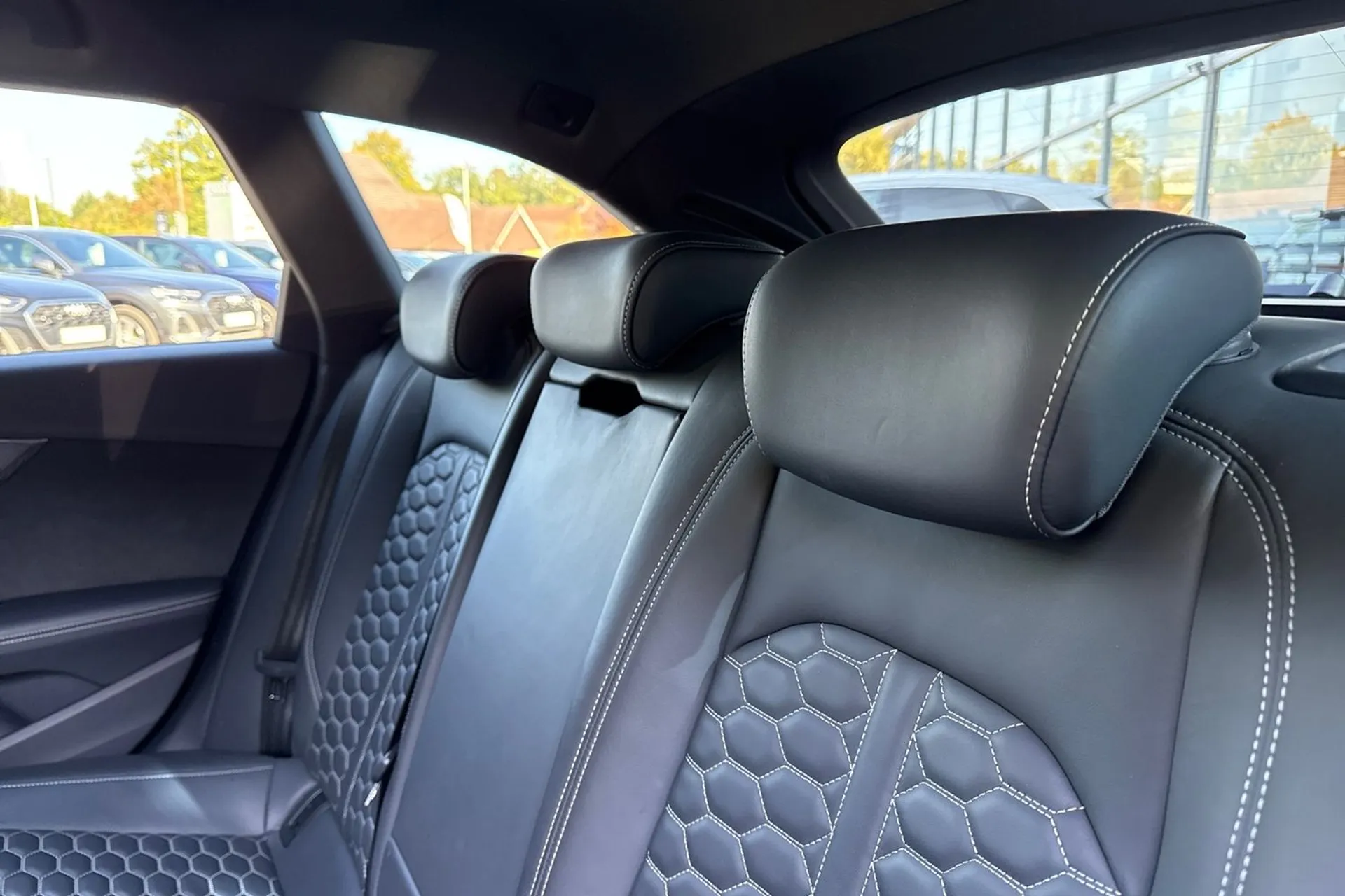 Audi RS4 thumbnail image number 28