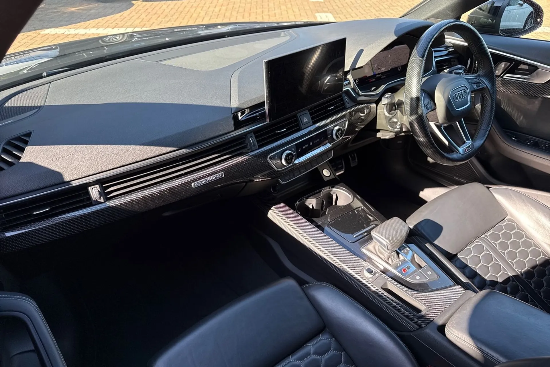 Audi RS4 thumbnail image number 17