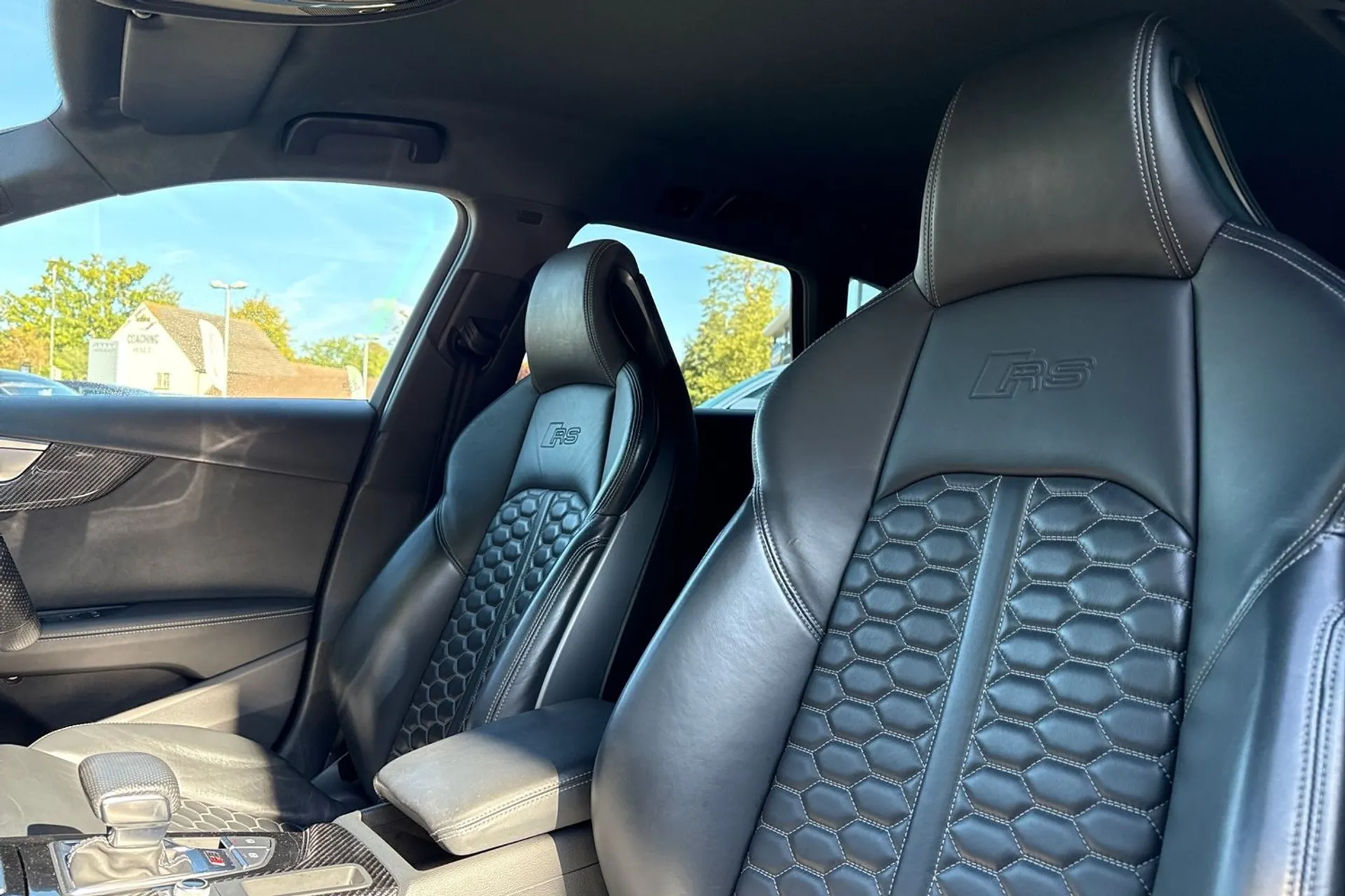 Audi RS4 thumbnail image number 19