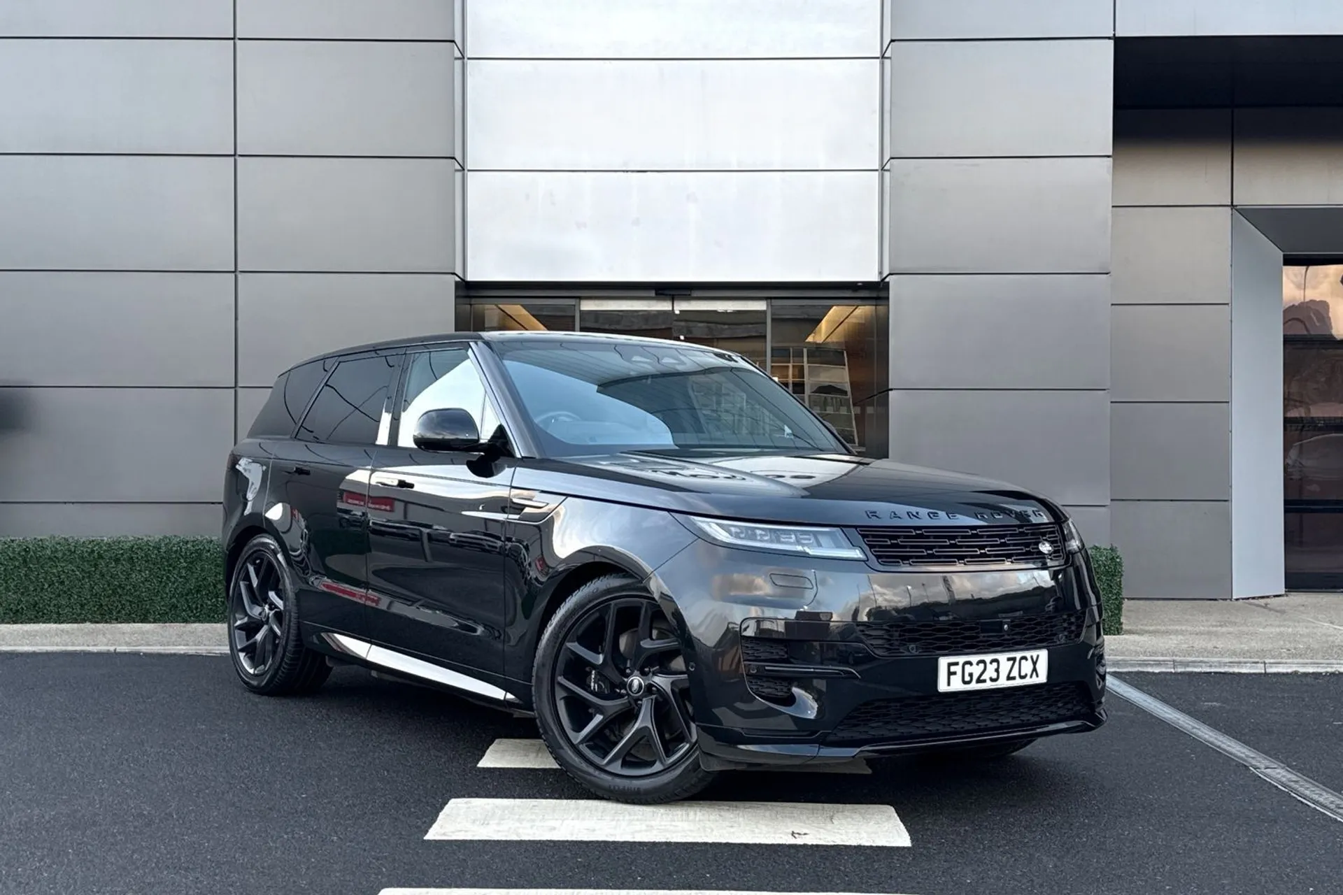 LAND ROVER RANGE ROVER SPORT focused image