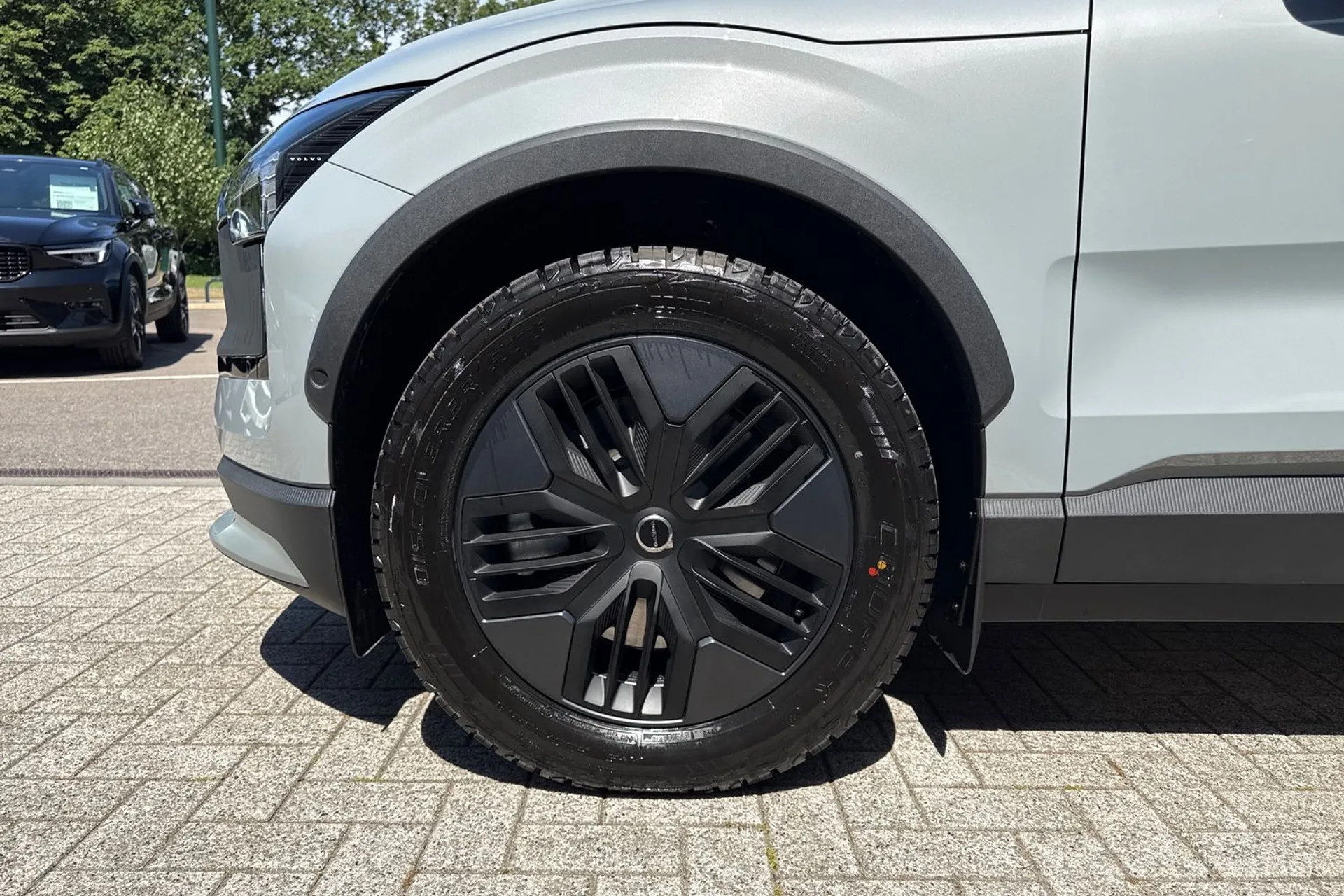 Volvo EX30 thumbnail image number 12