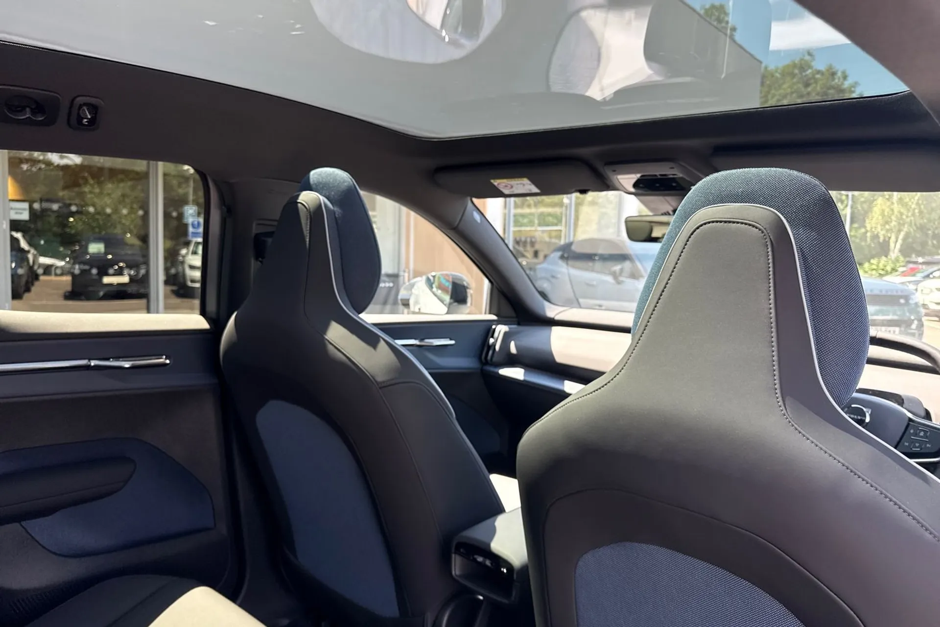 Volvo EX30 thumbnail image number 22