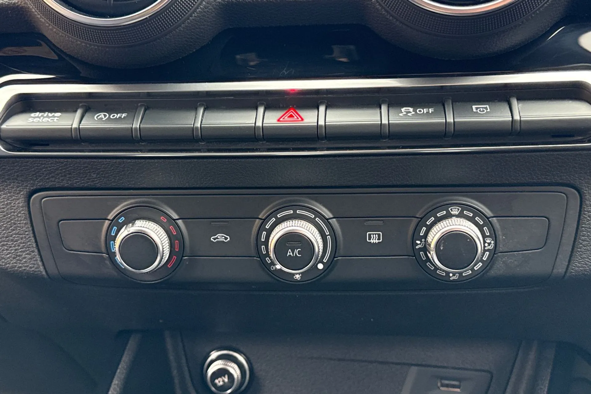 Audi Q2 thumbnail image number 40