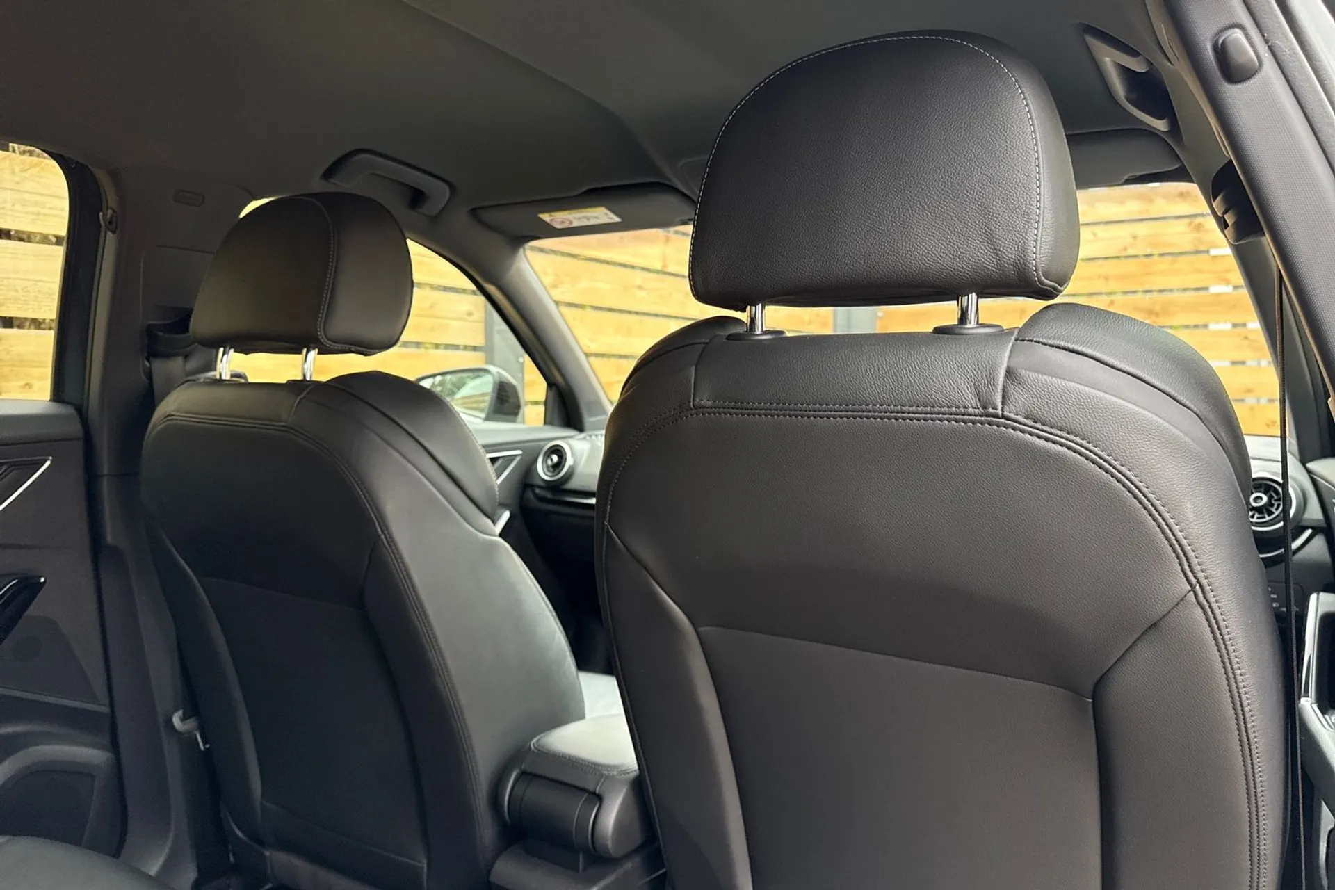 Audi Q2 thumbnail image number 24