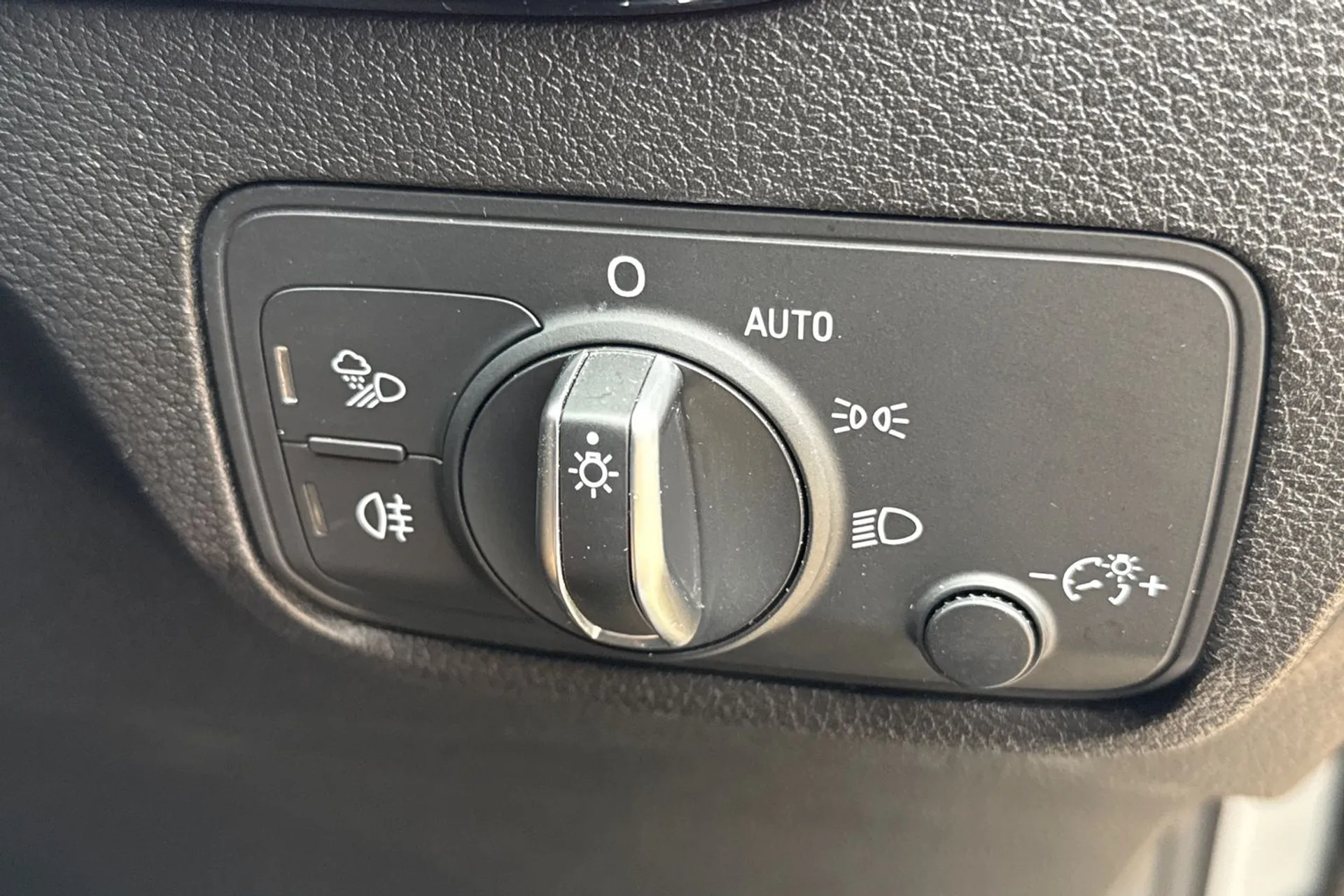 Audi Q2 thumbnail image number 46