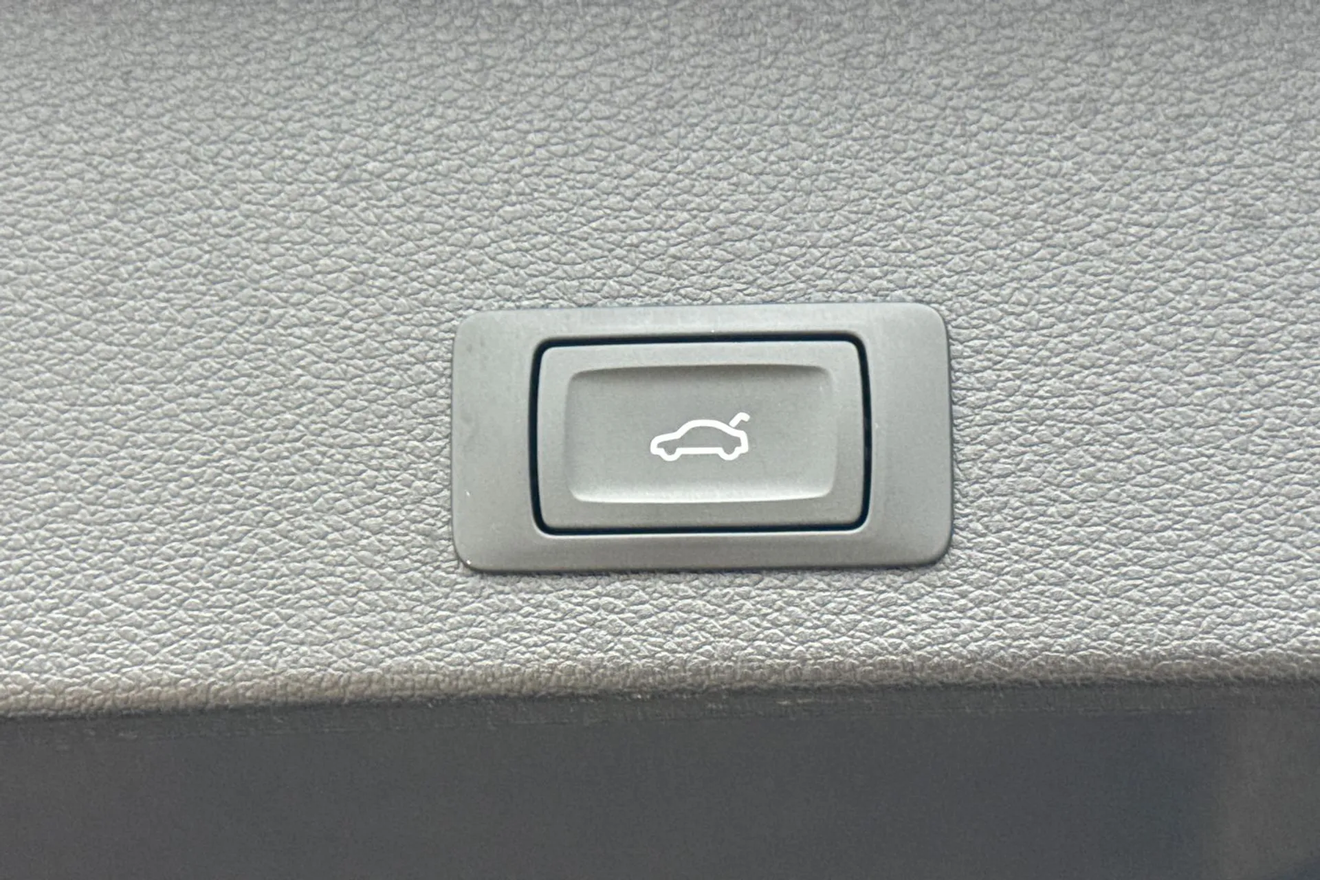 Audi Q2 thumbnail image number 21