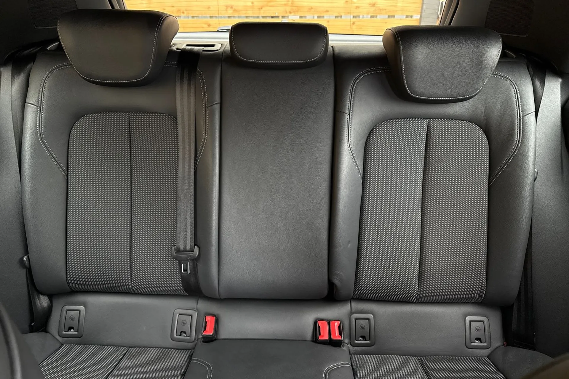 Audi Q2 thumbnail image number 32