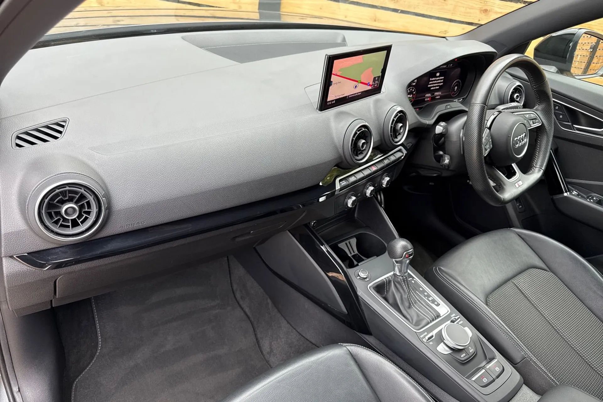 Audi Q2 thumbnail image number 28