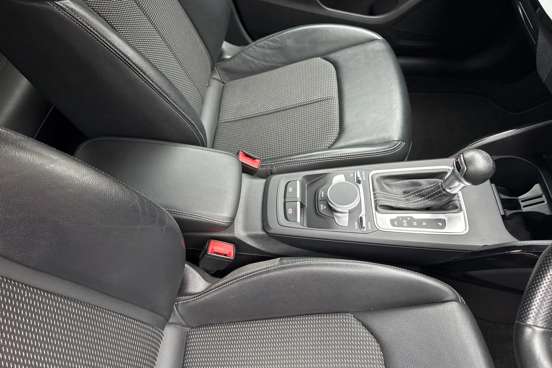 Audi Q2 thumbnail image number 42