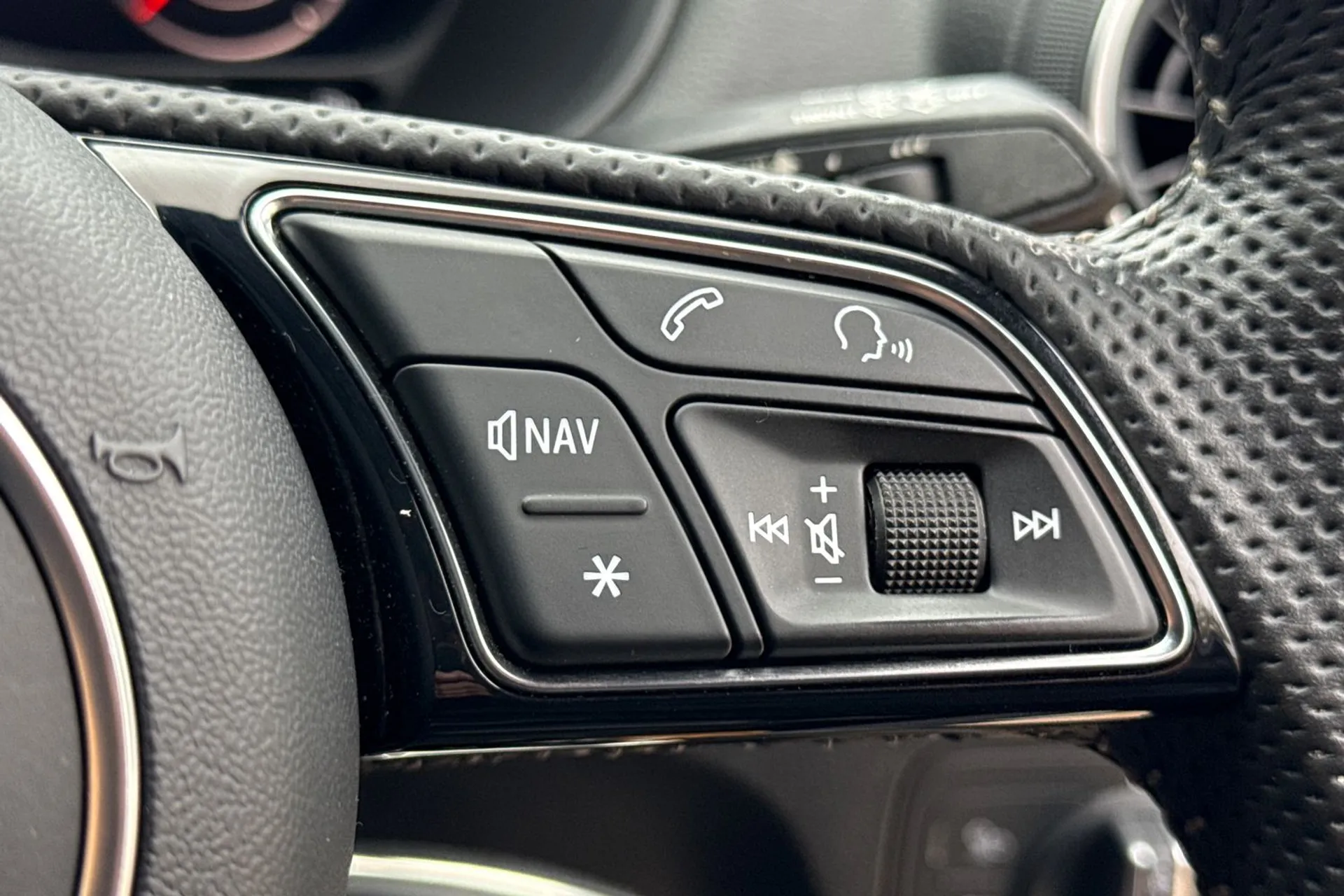 Audi Q2 thumbnail image number 38