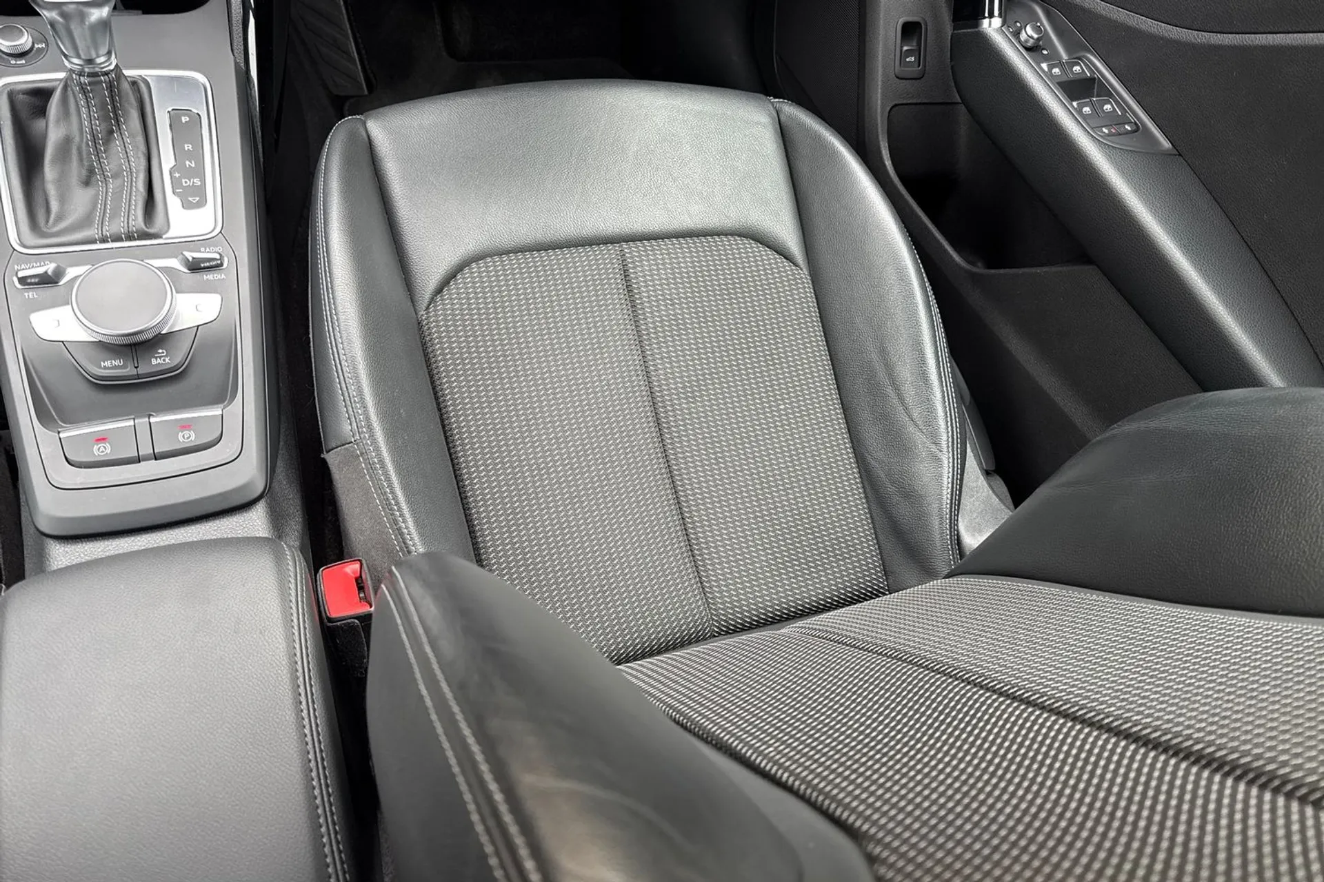 Audi Q2 thumbnail image number 34