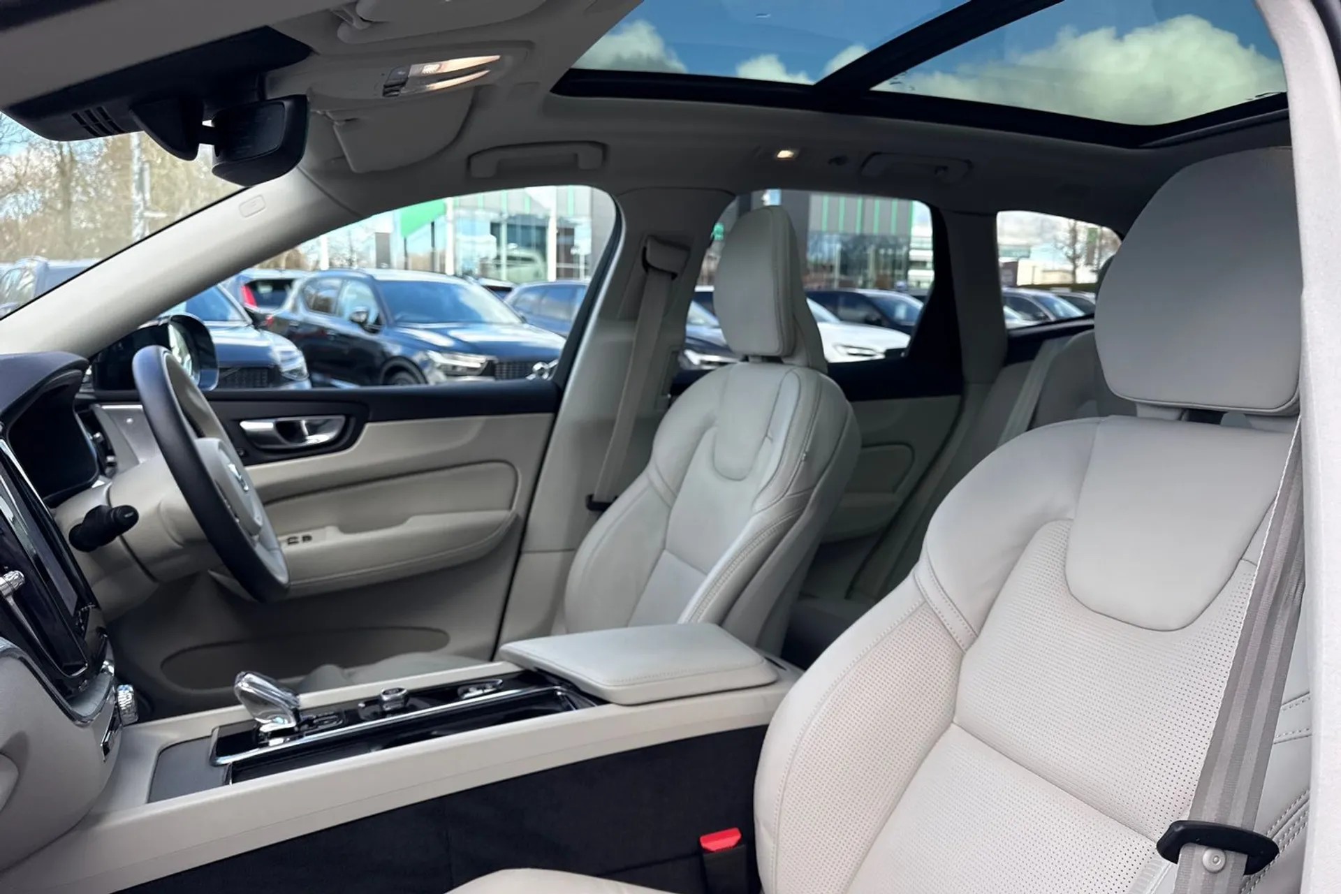 Volvo XC60 thumbnail image number 28