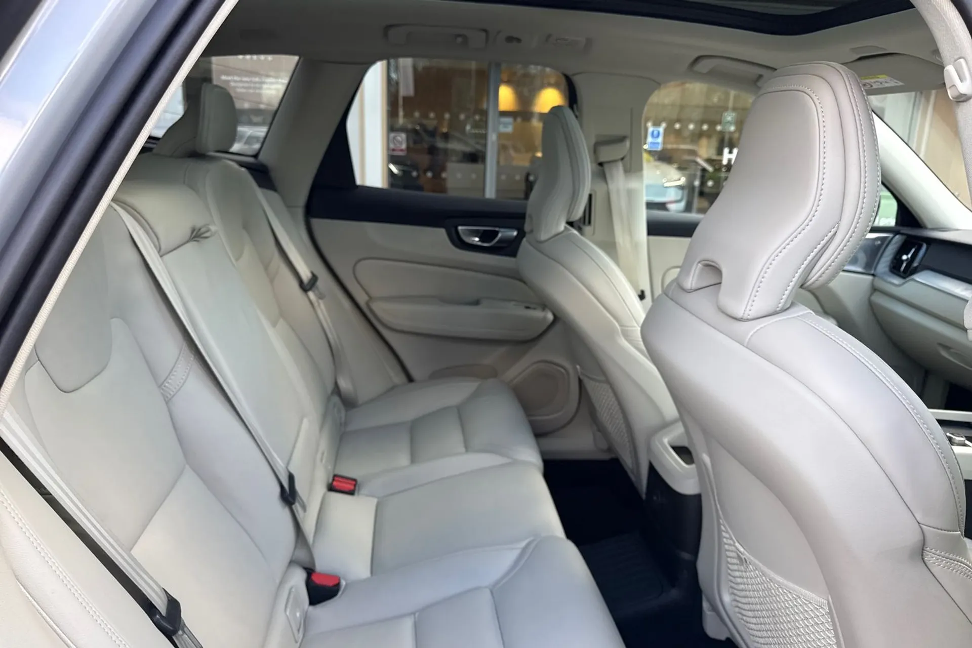 Volvo XC60 thumbnail image number 23