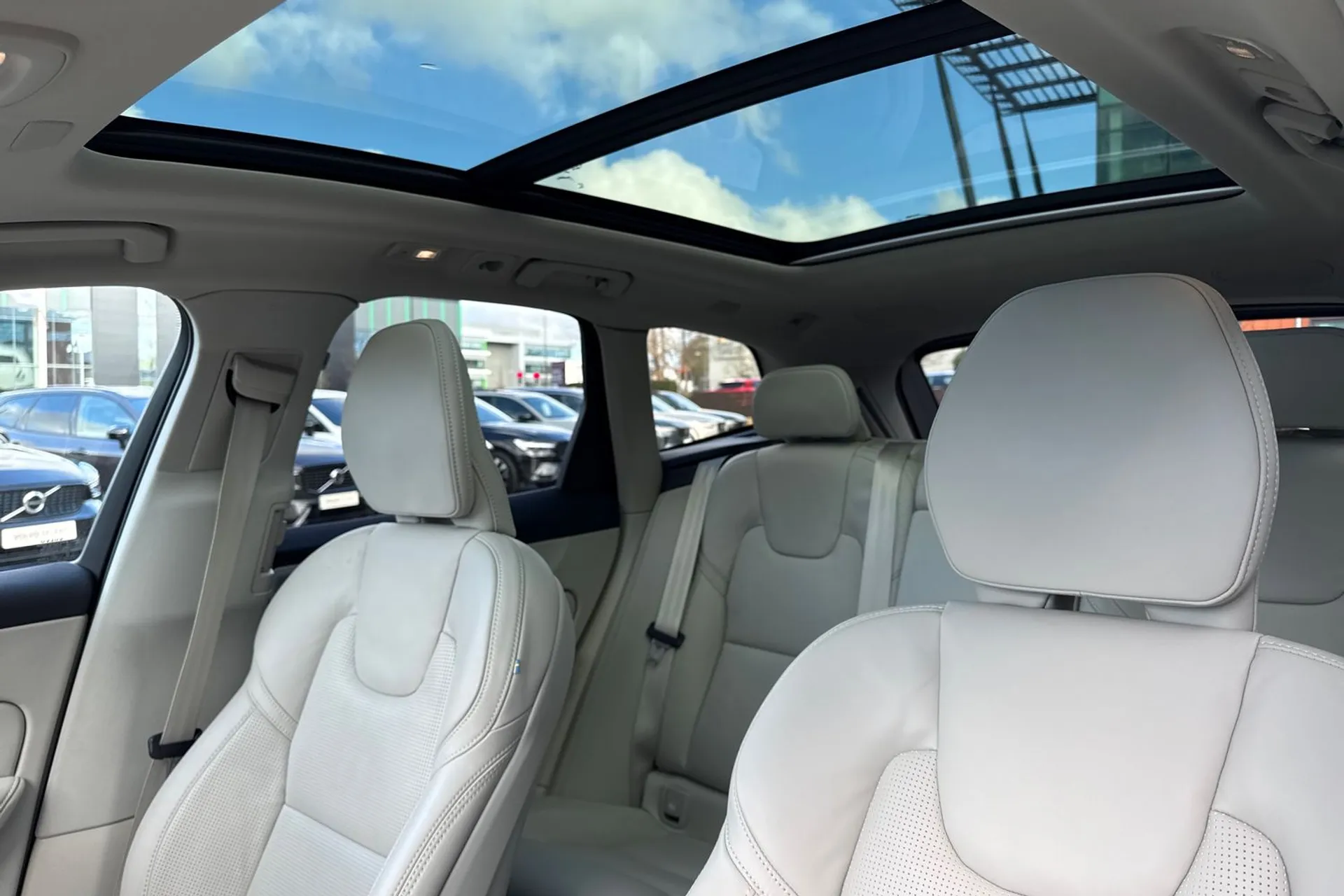 Volvo XC60 thumbnail image number 29