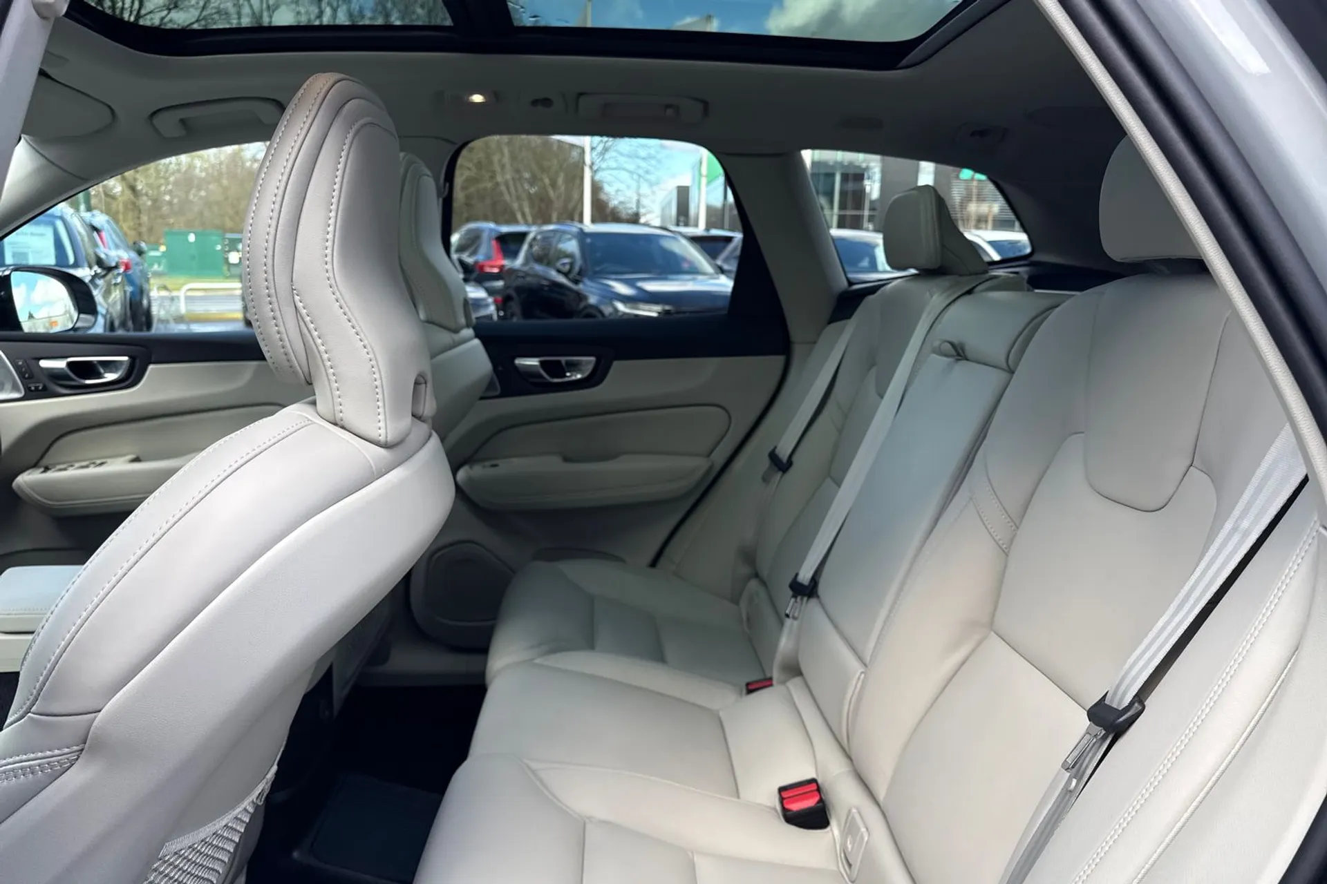 Volvo XC60 thumbnail image number 30