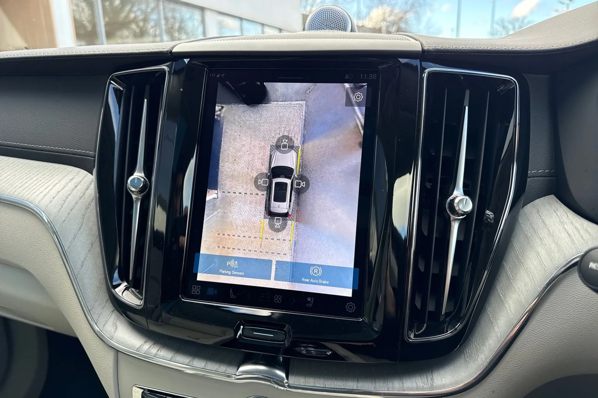 Volvo XC60 thumbnail image number 38