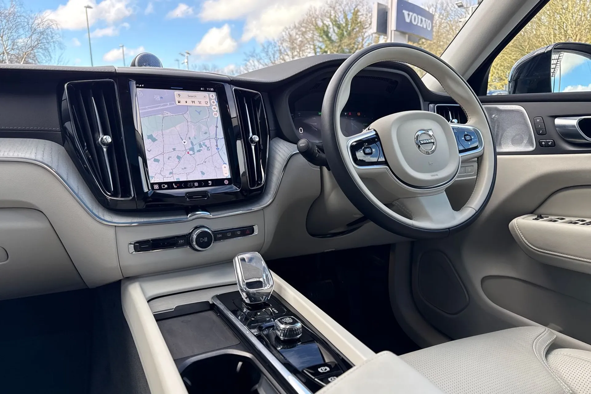 Volvo XC60 thumbnail image number 35